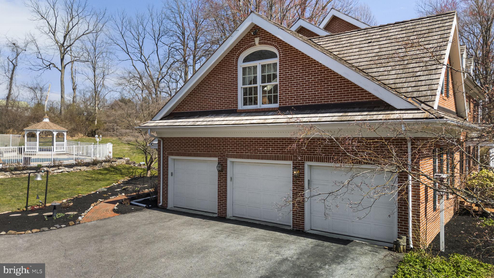 BASSETT HUNT - Residential