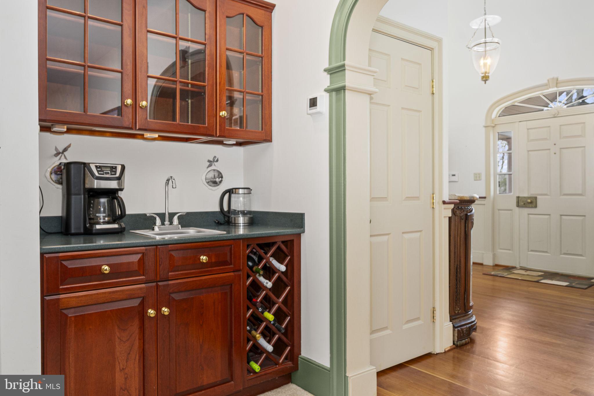 BASSETT HUNT - Residential