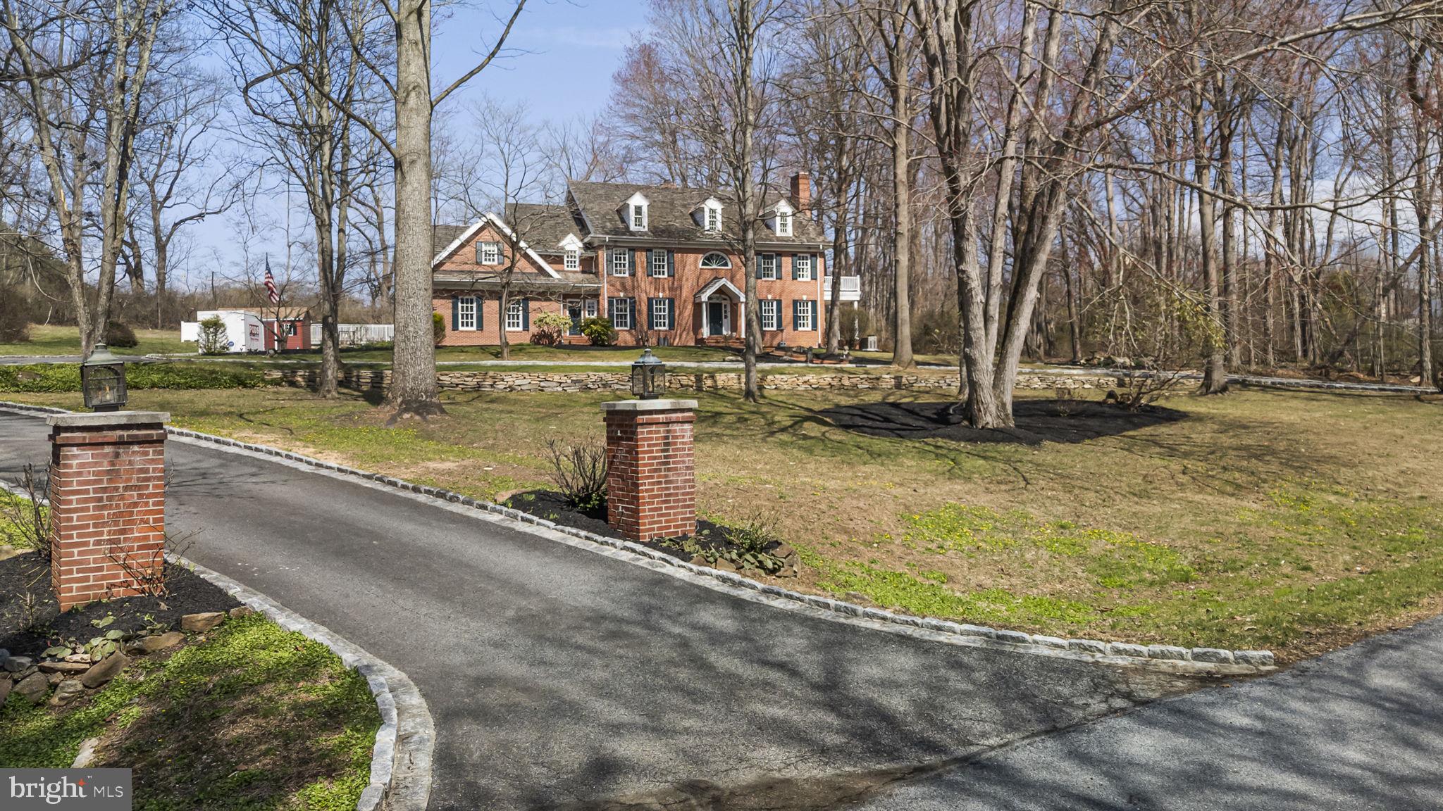 BASSETT HUNT - Residential