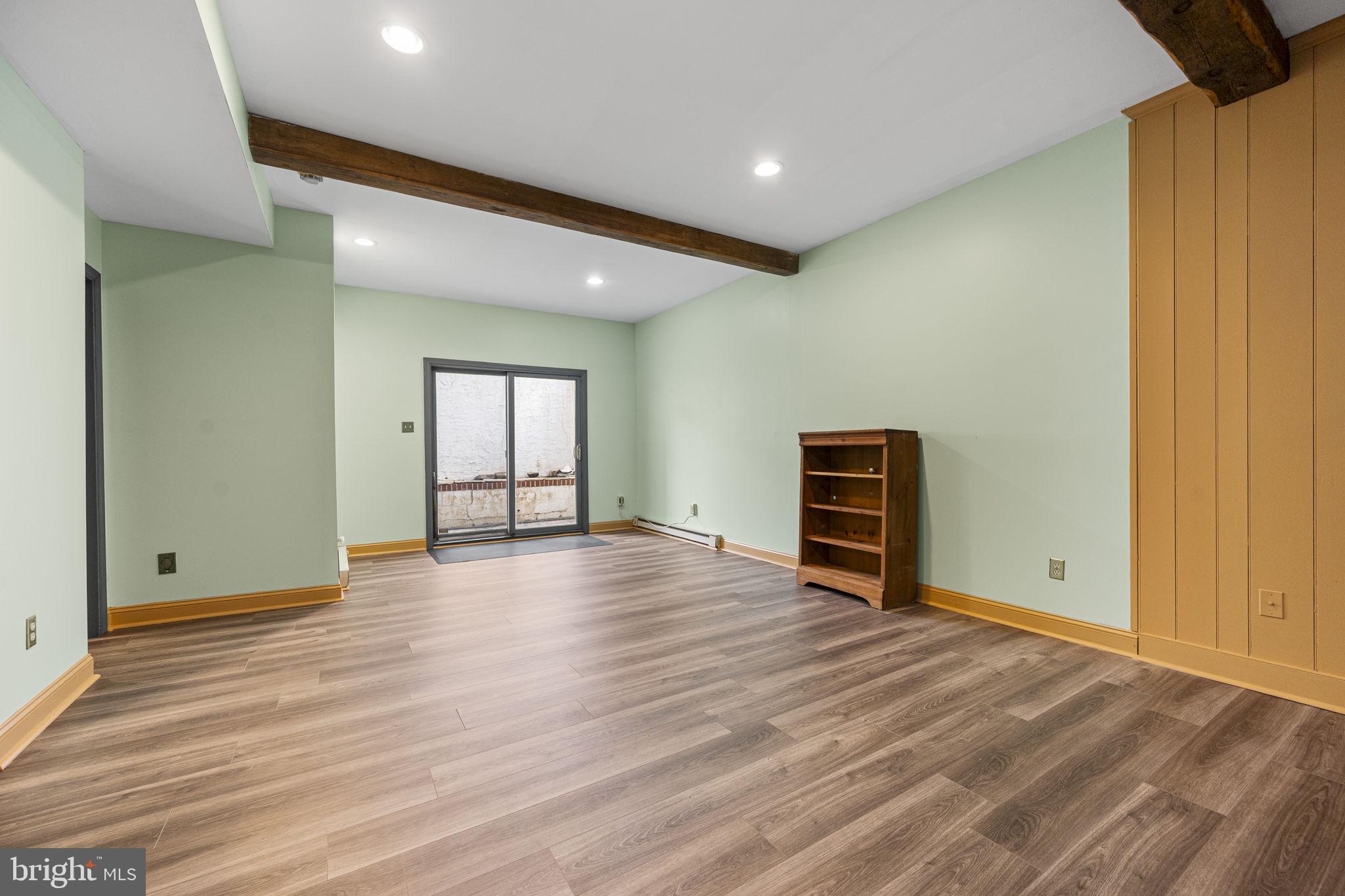 BASSETT HUNT - Residential