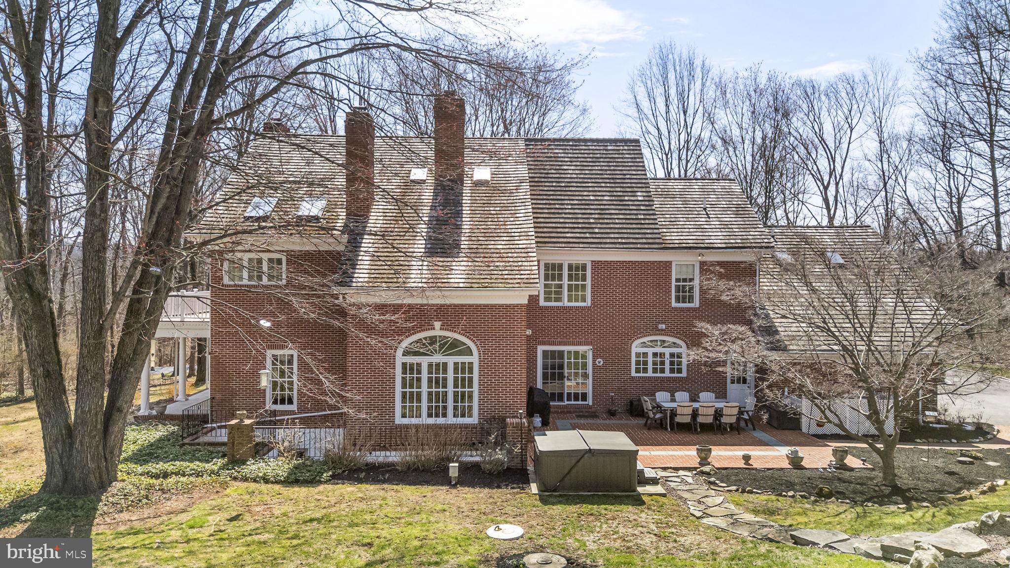 BASSETT HUNT - Residential