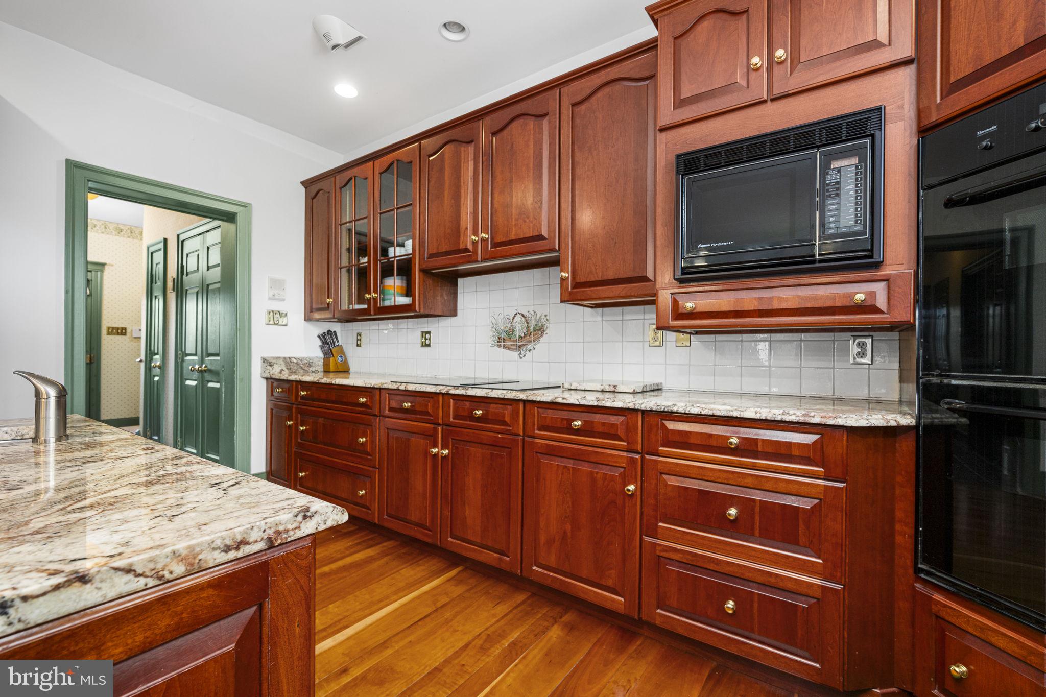 BASSETT HUNT - Residential