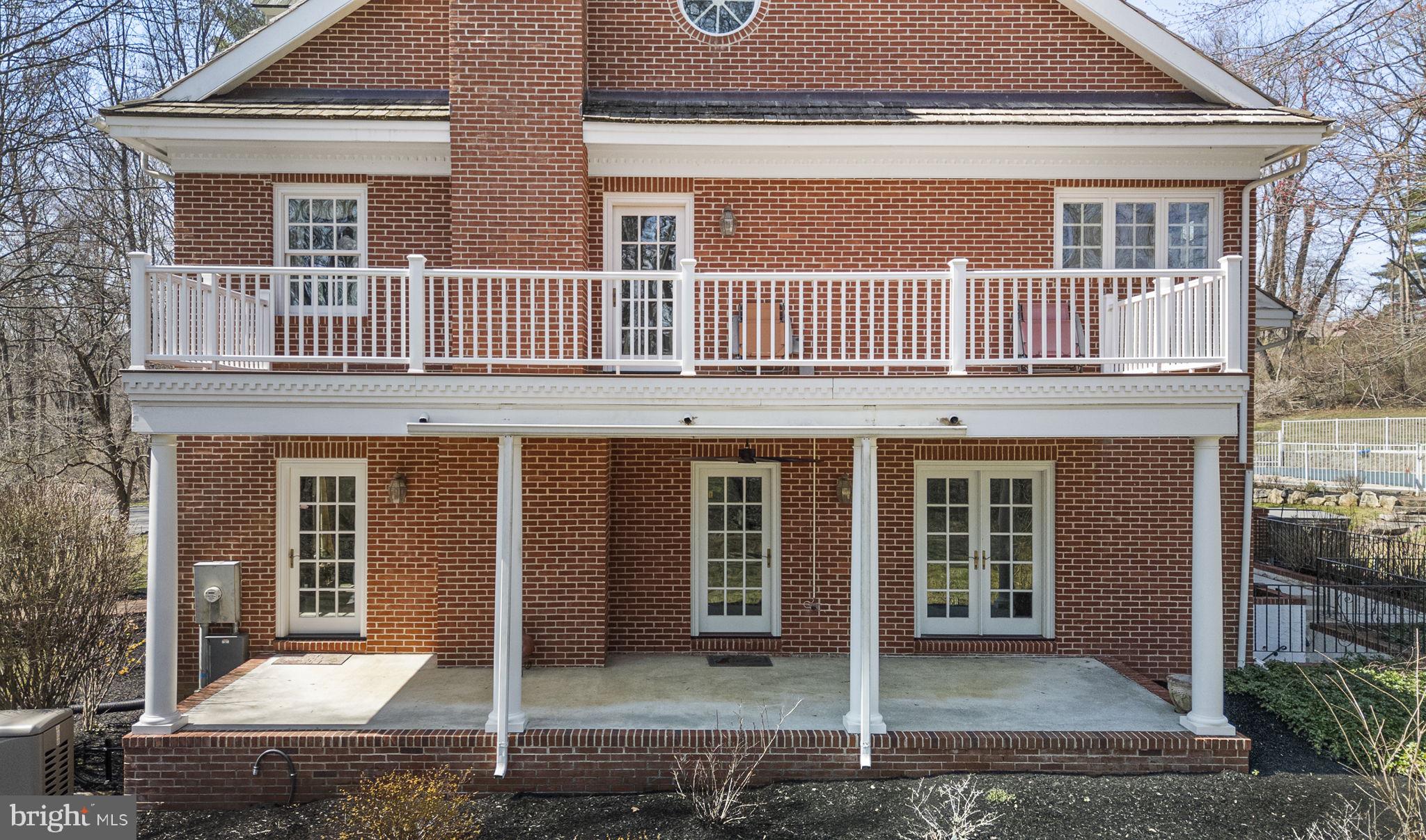 BASSETT HUNT - Residential