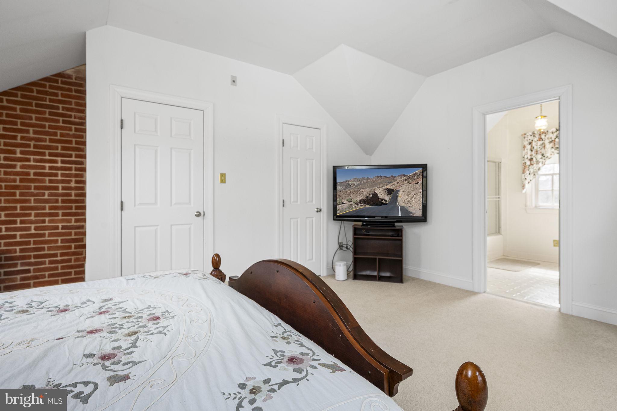 BASSETT HUNT - Residential