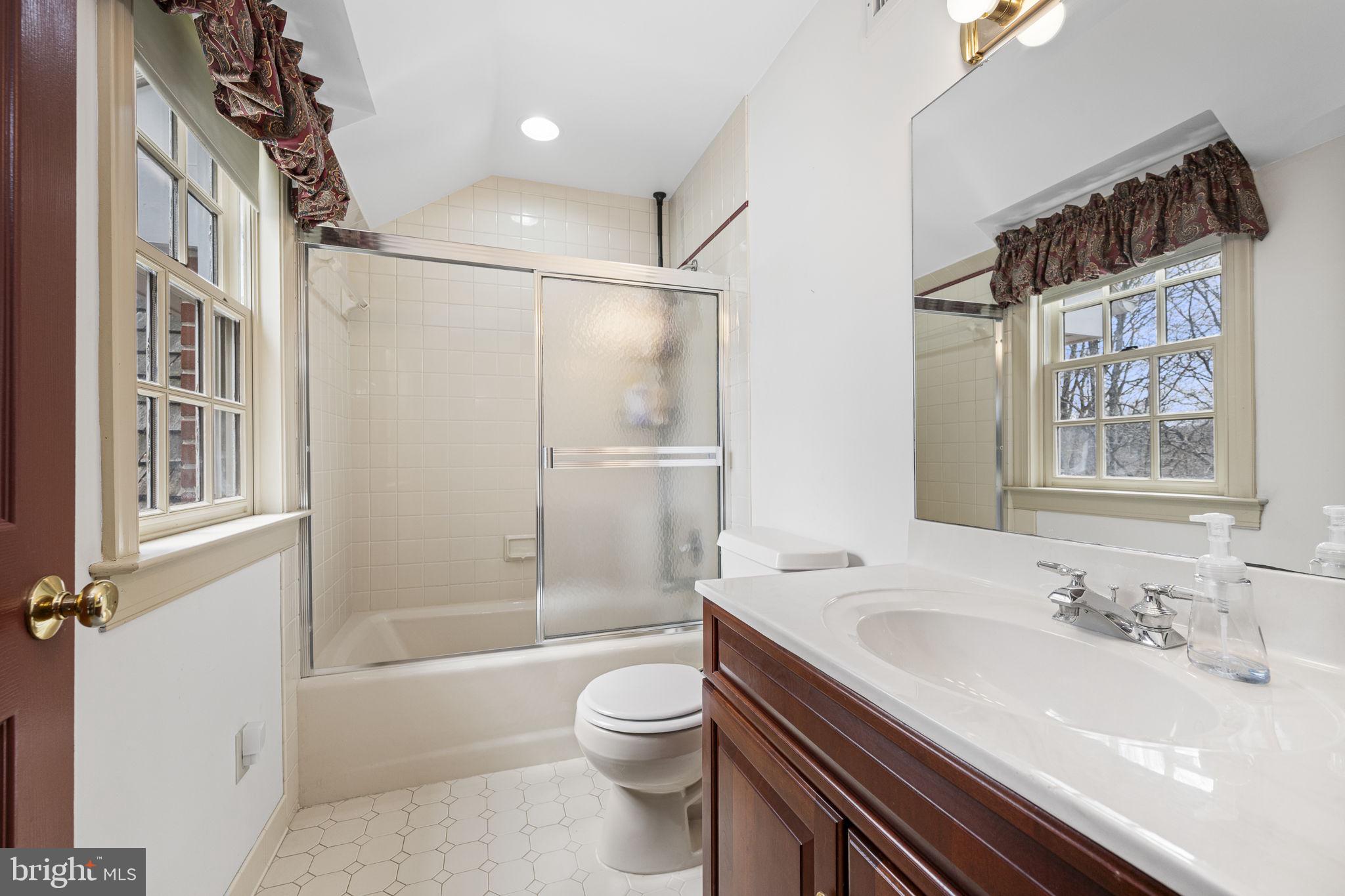 BASSETT HUNT - Residential