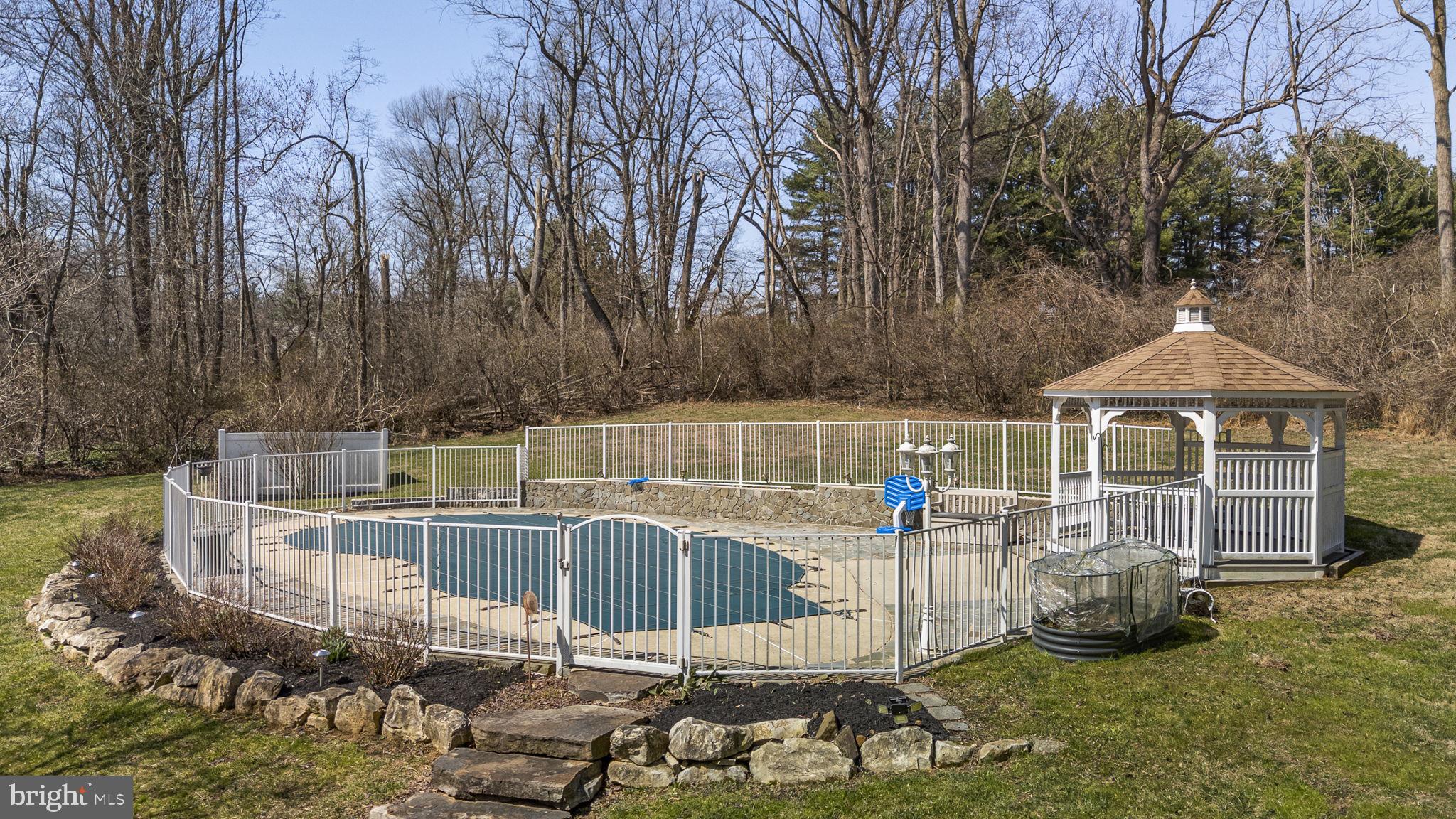 BASSETT HUNT - Residential