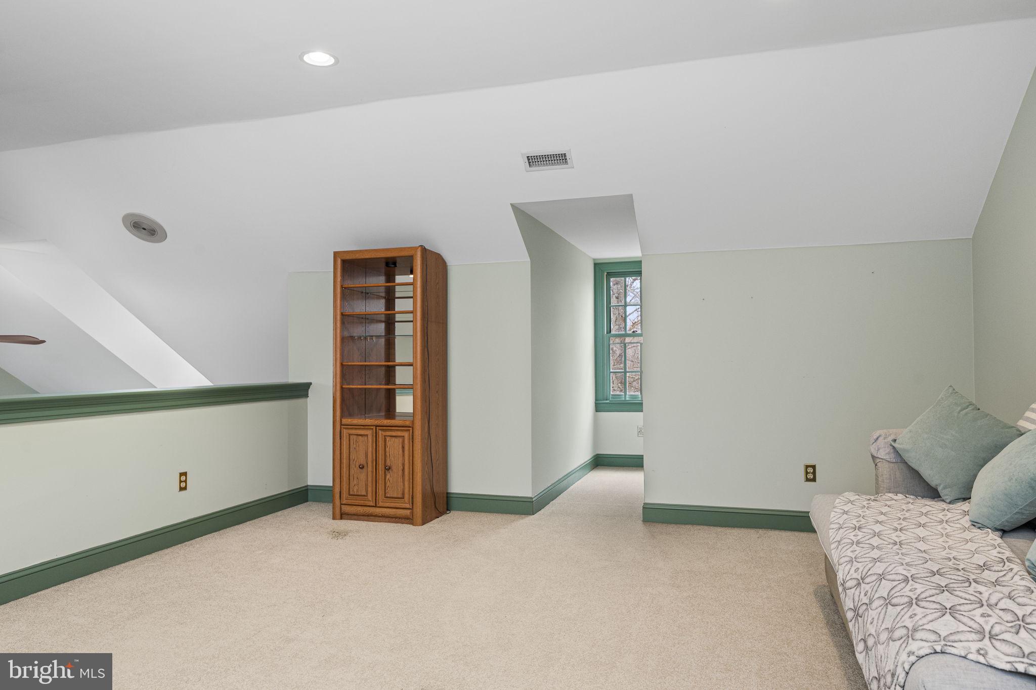 BASSETT HUNT - Residential