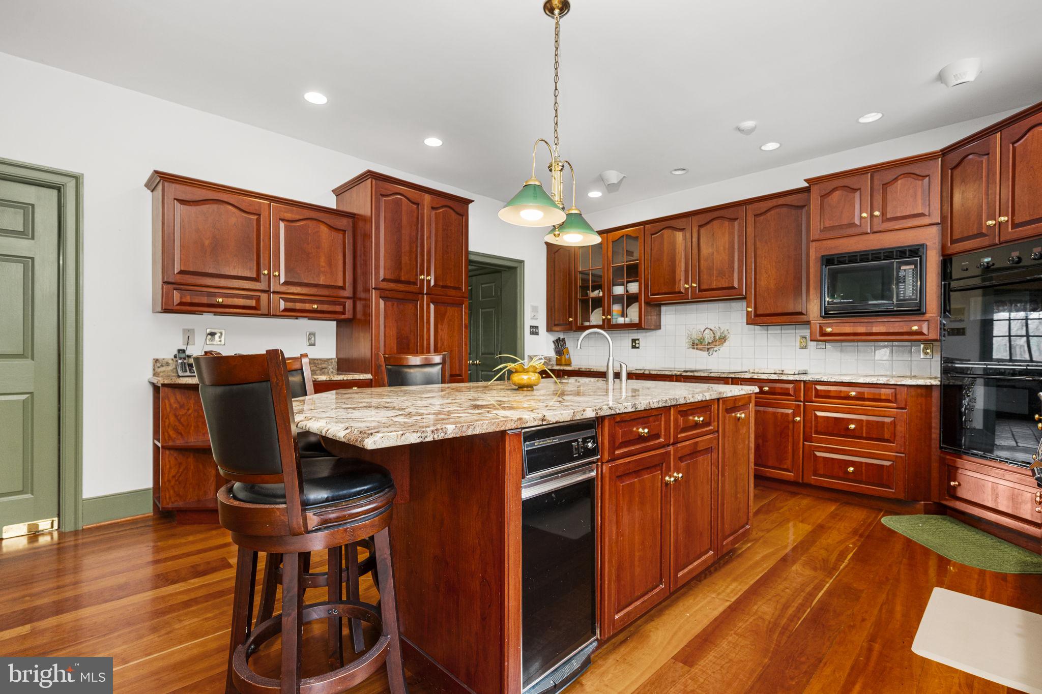 BASSETT HUNT - Residential