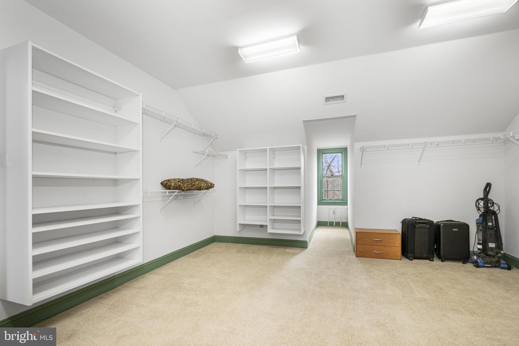 BASSETT HUNT - Residential