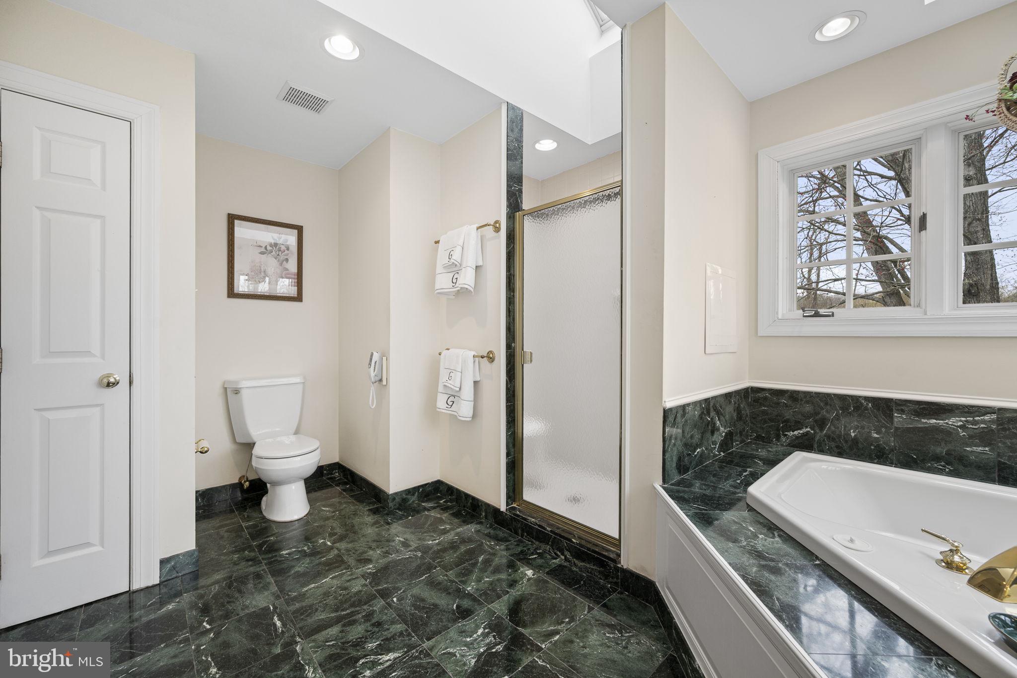 BASSETT HUNT - Residential