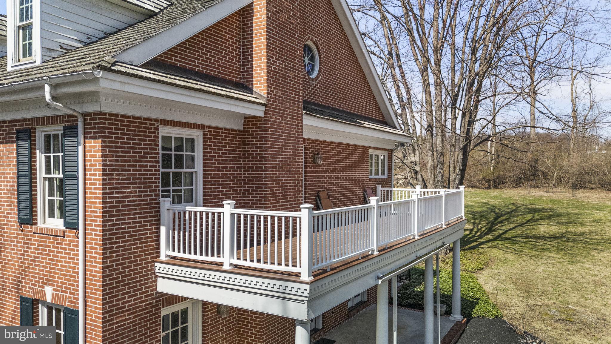 BASSETT HUNT - Residential