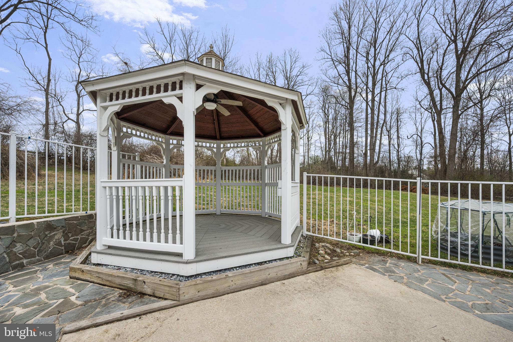 BASSETT HUNT - Residential