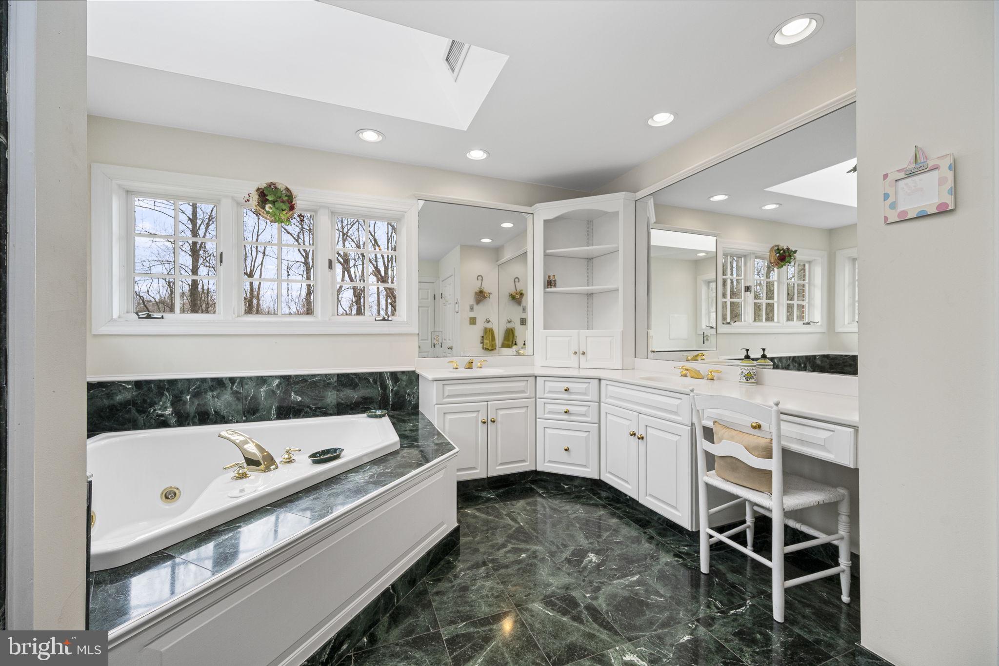 BASSETT HUNT - Residential