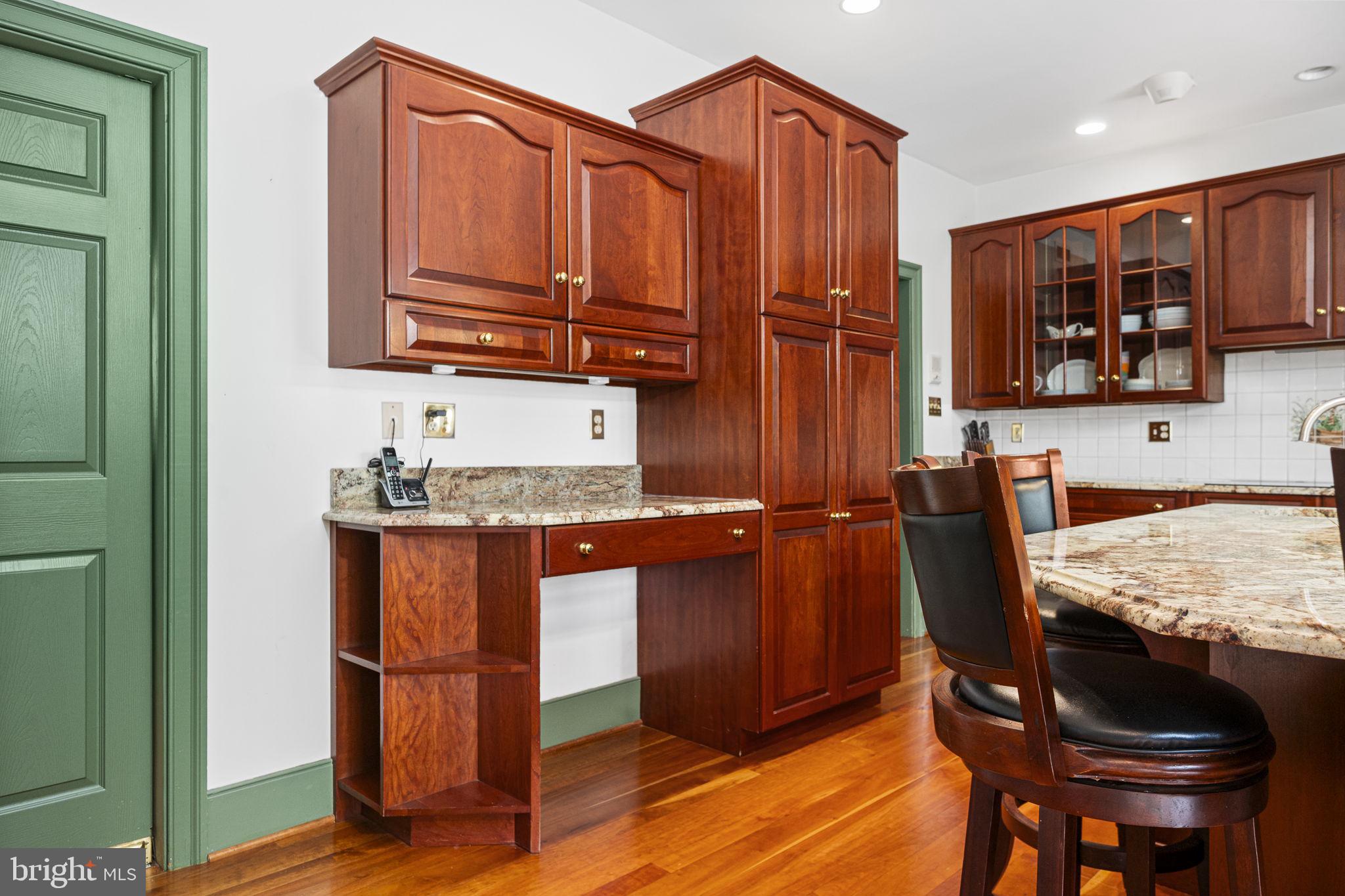 BASSETT HUNT - Residential