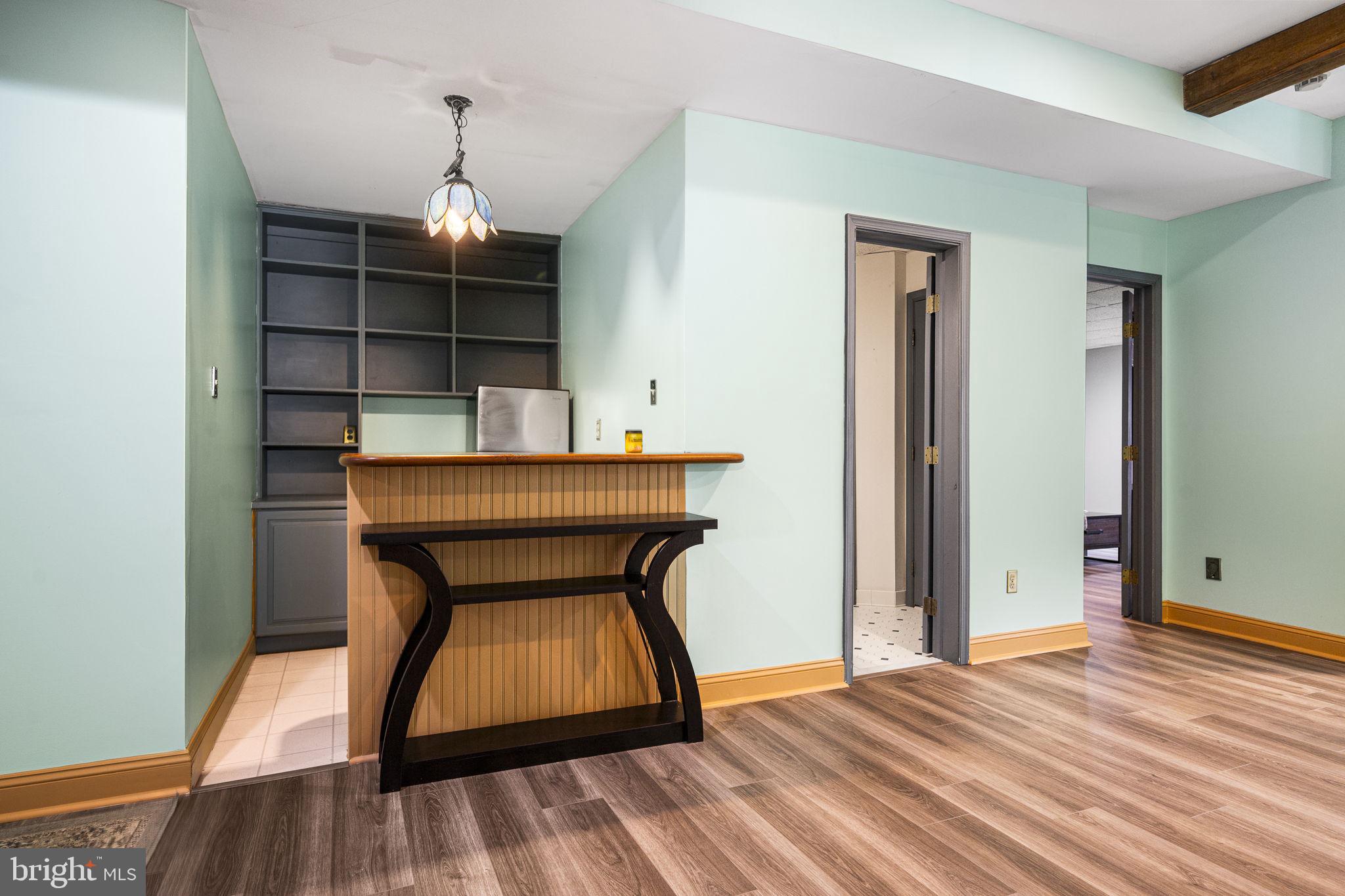 BASSETT HUNT - Residential