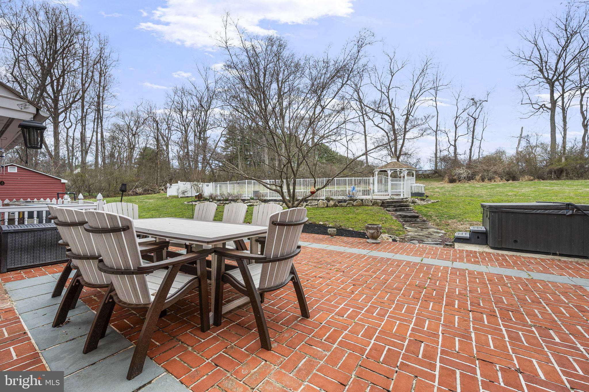 BASSETT HUNT - Residential