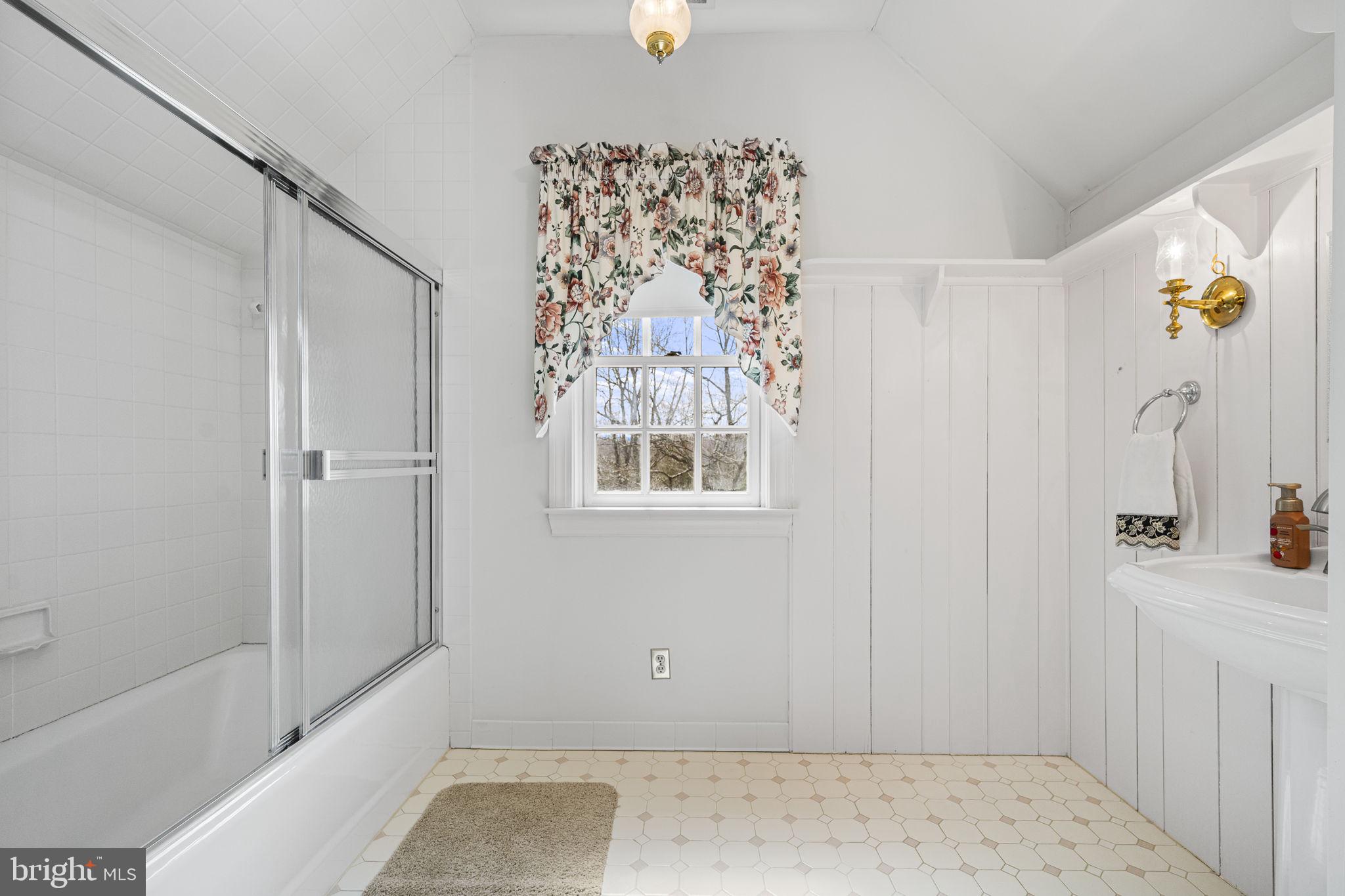 BASSETT HUNT - Residential