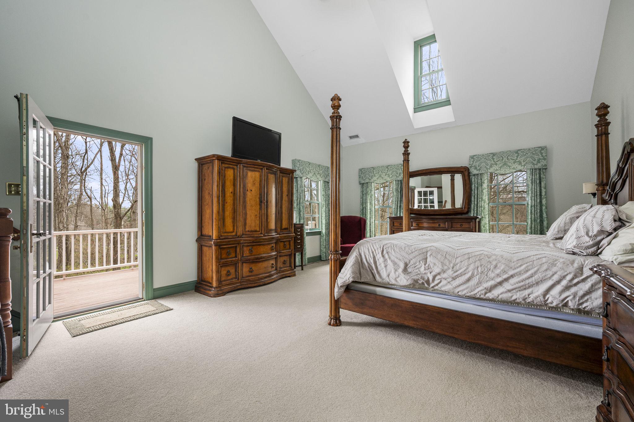 BASSETT HUNT - Residential