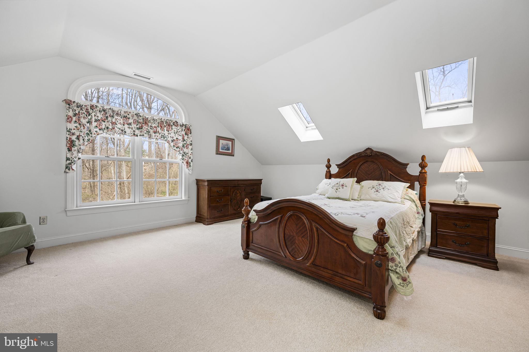 BASSETT HUNT - Residential