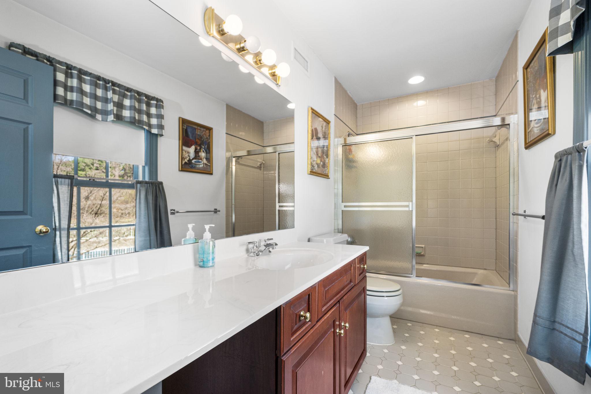 BASSETT HUNT - Residential