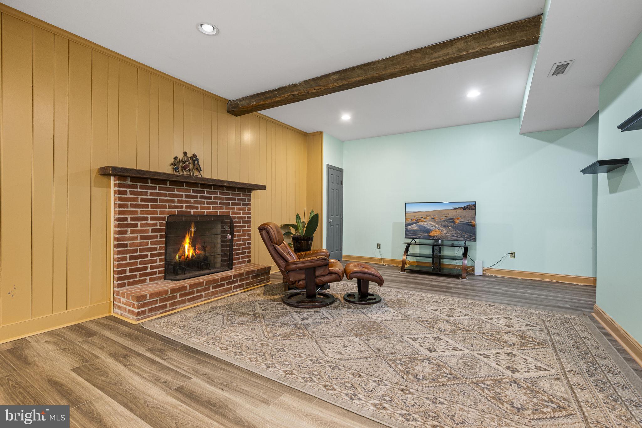 BASSETT HUNT - Residential