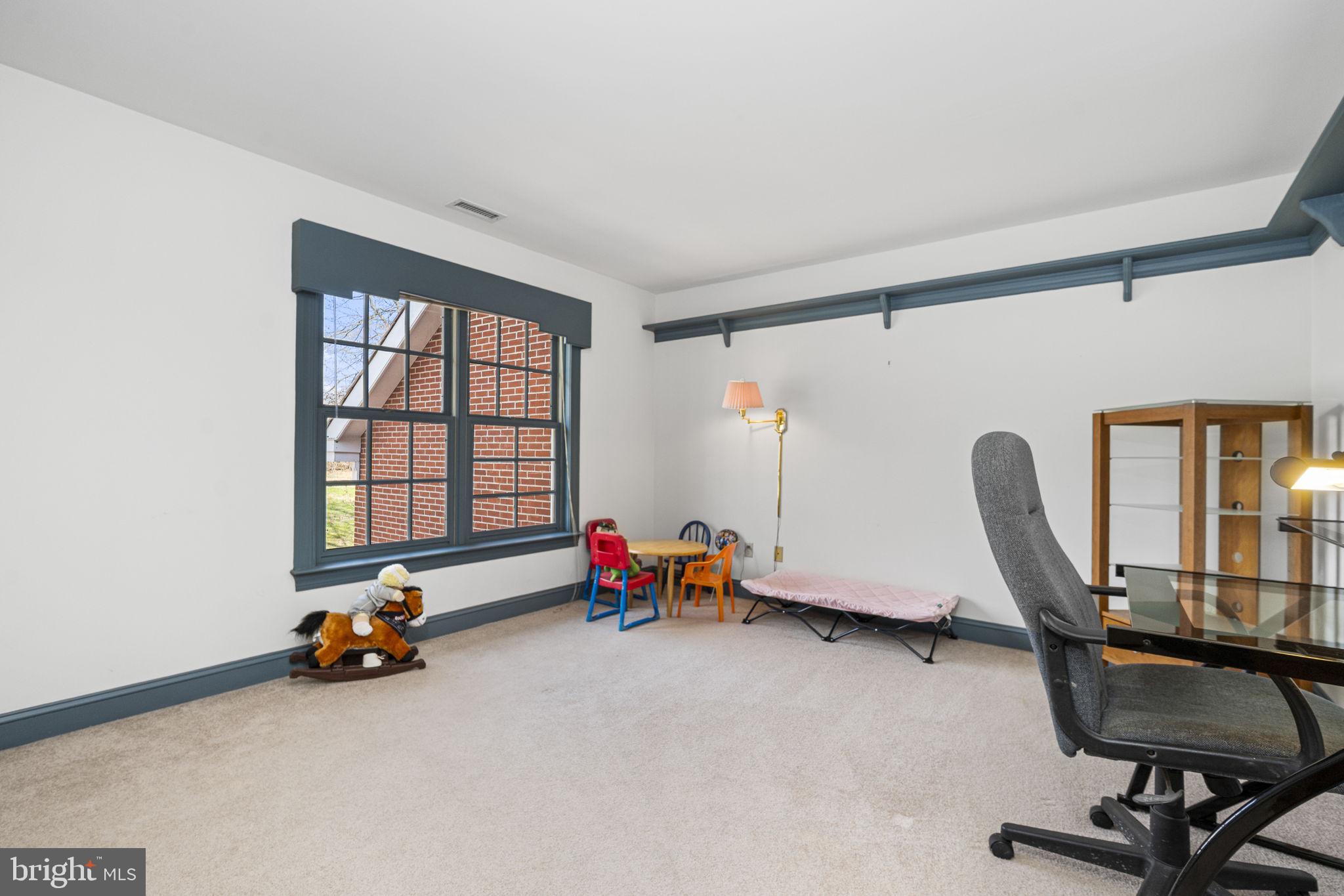 BASSETT HUNT - Residential