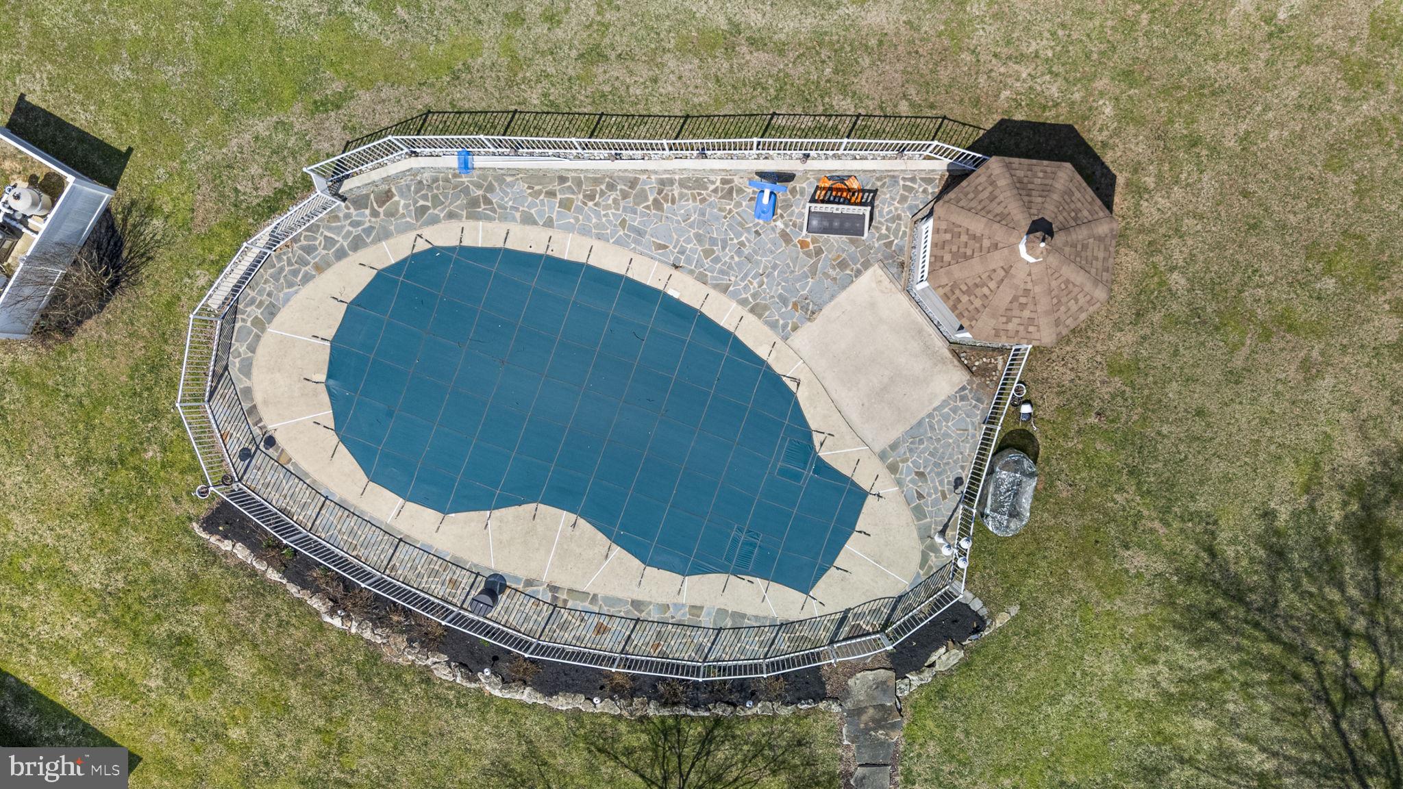 BASSETT HUNT - Residential