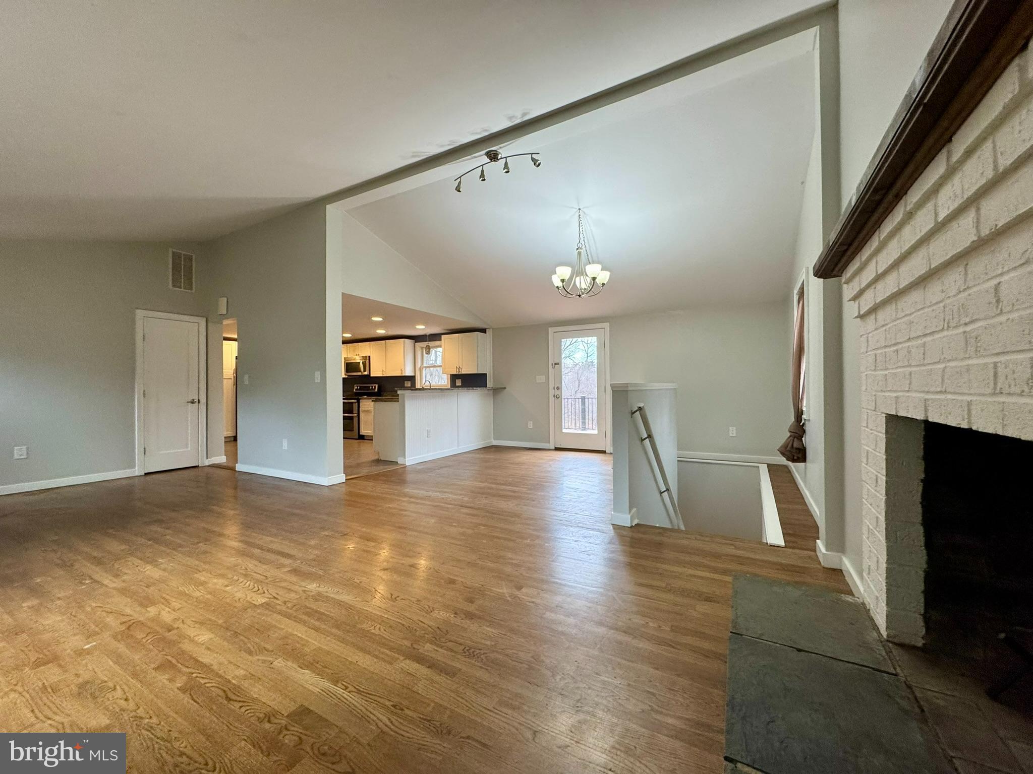 COUNTY VIEW - Residential Lease