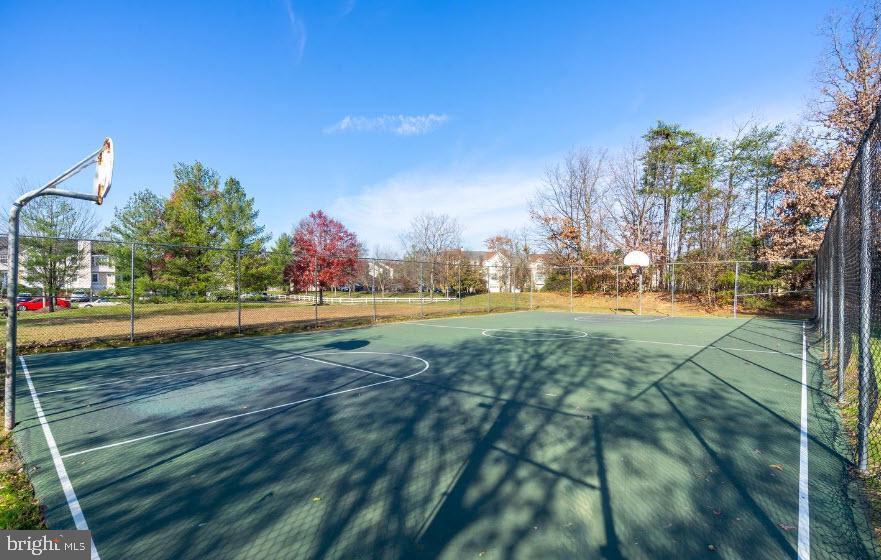 PARADISE - Residential Lease