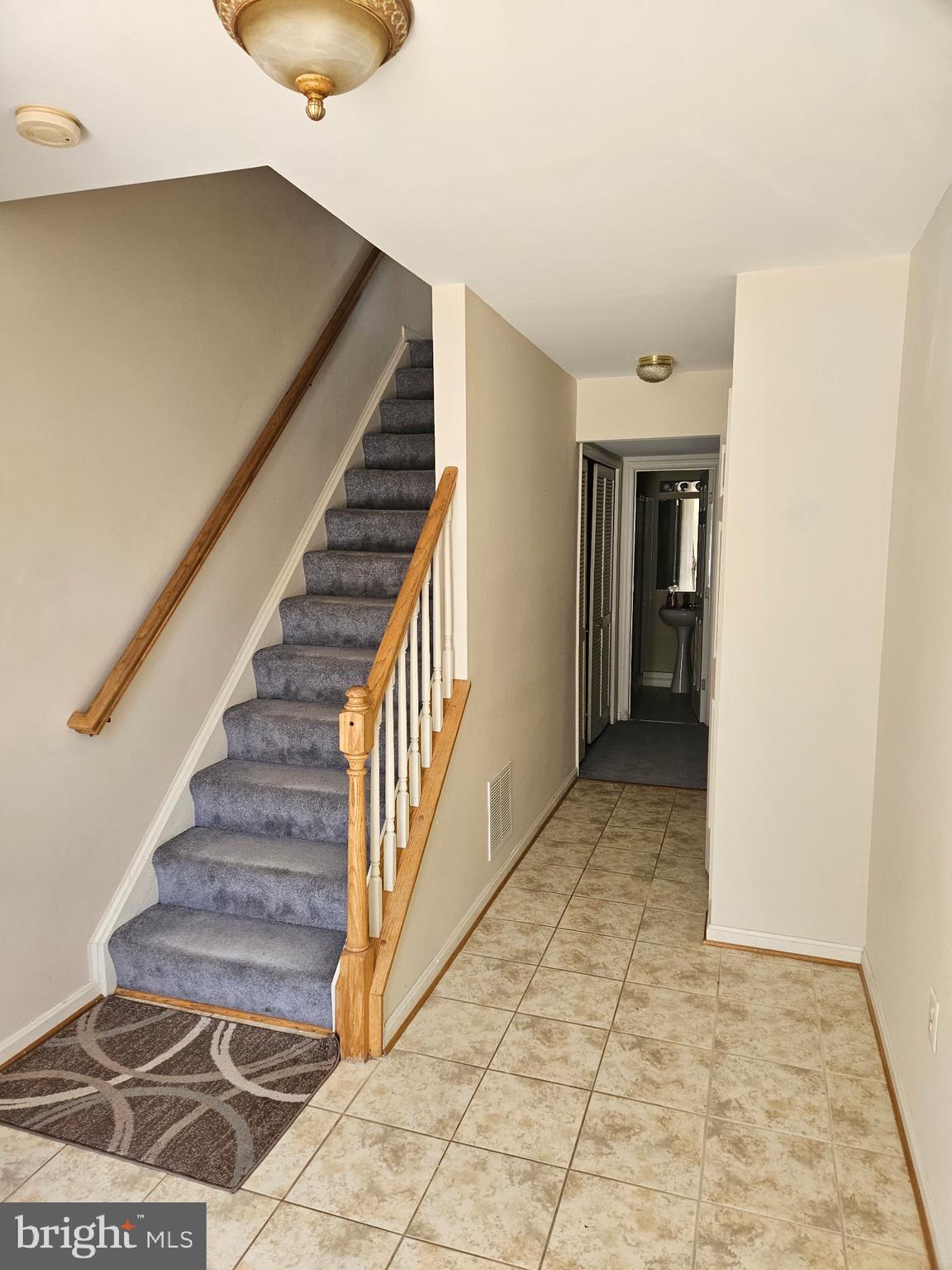 PARADISE - Residential Lease