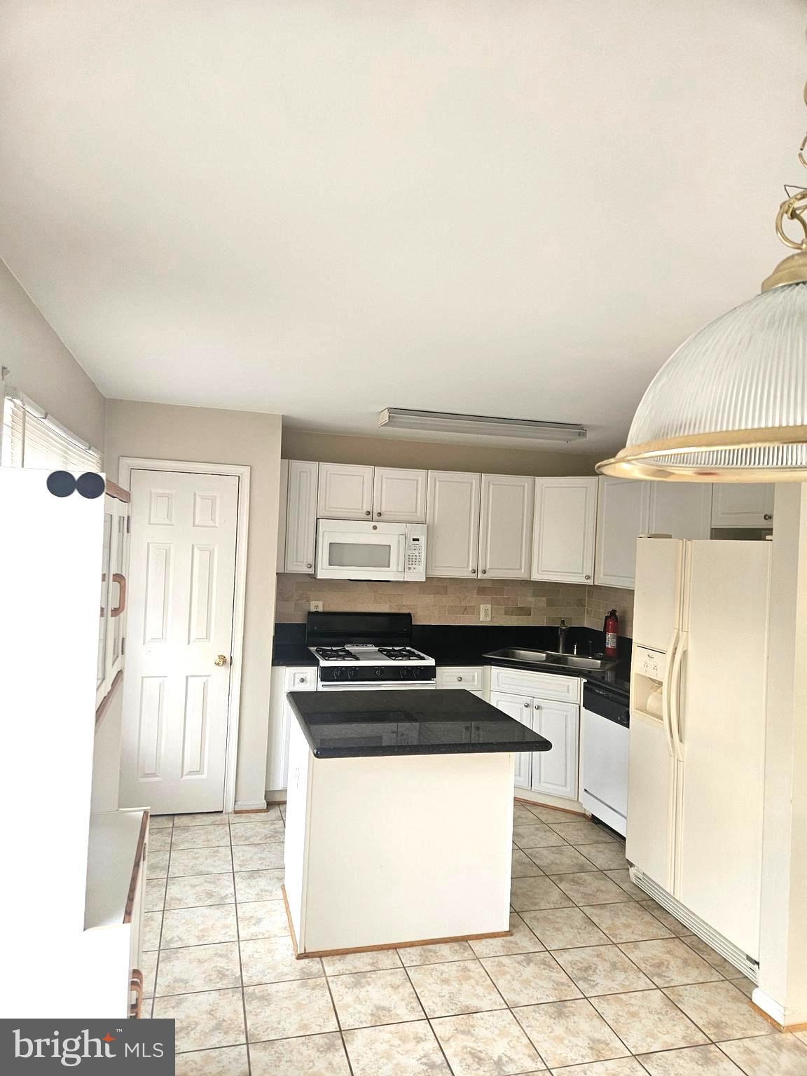 PARADISE - Residential Lease