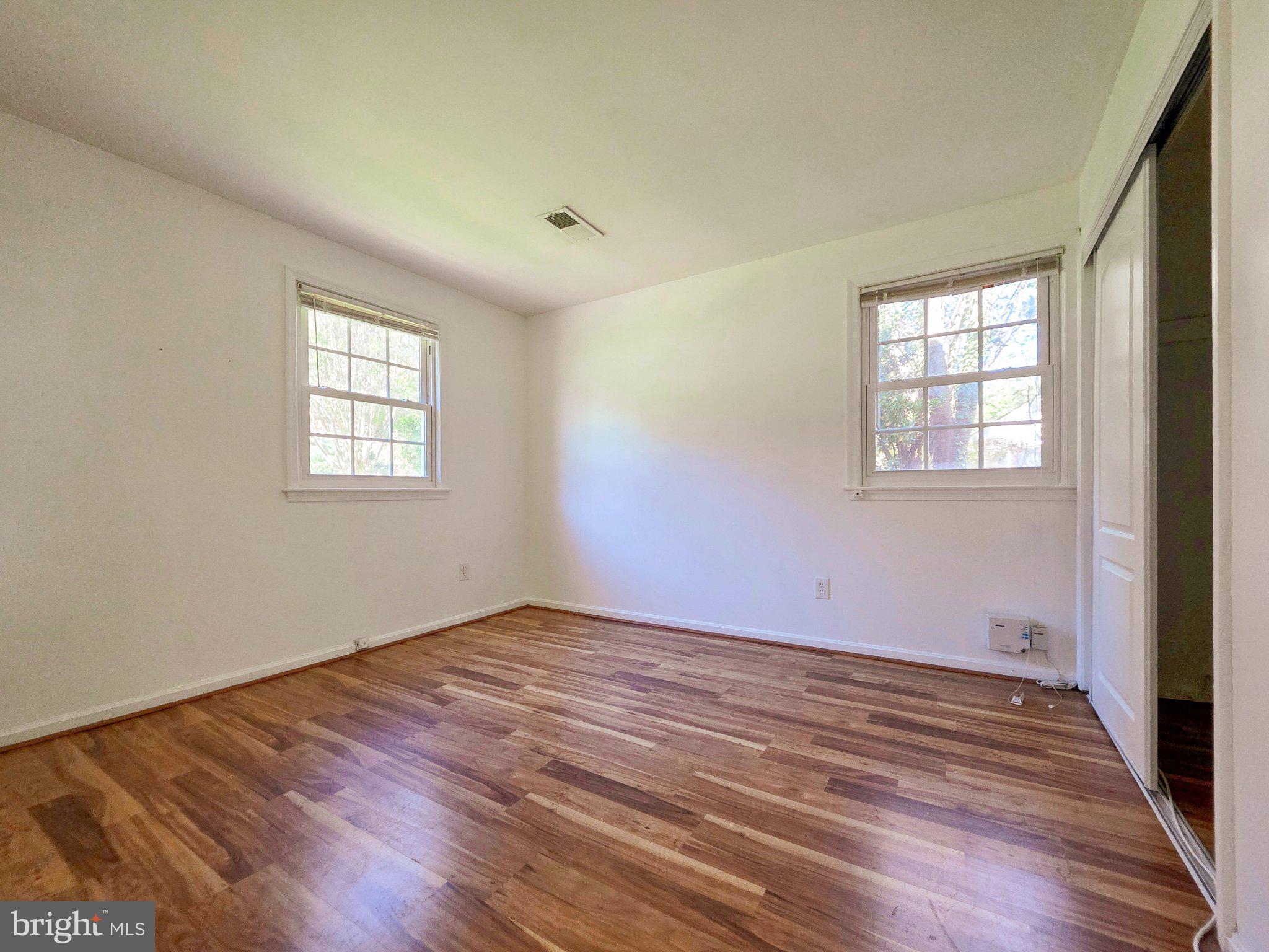 4221 N VALIANT COURT