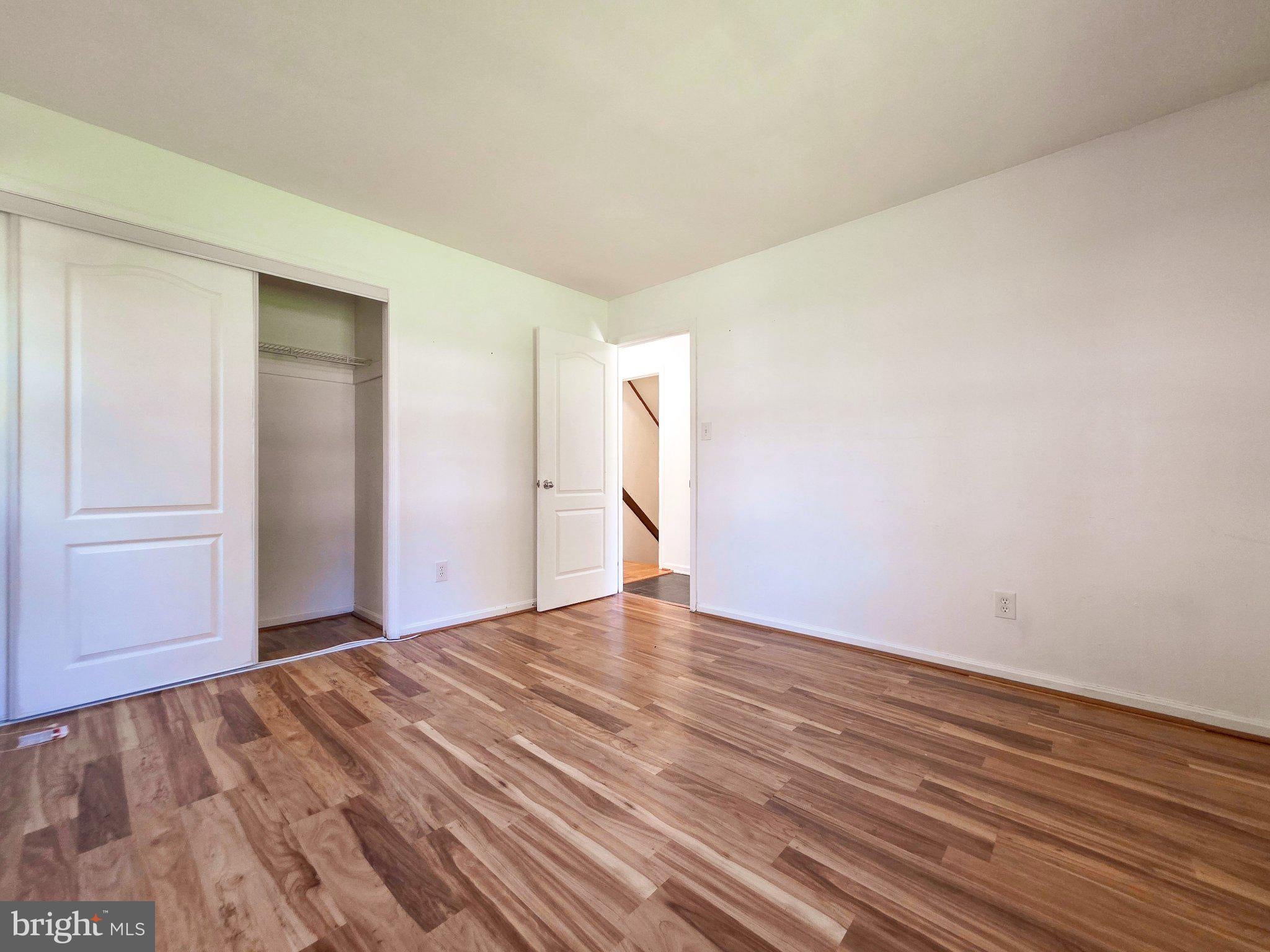 4221 N VALIANT COURT