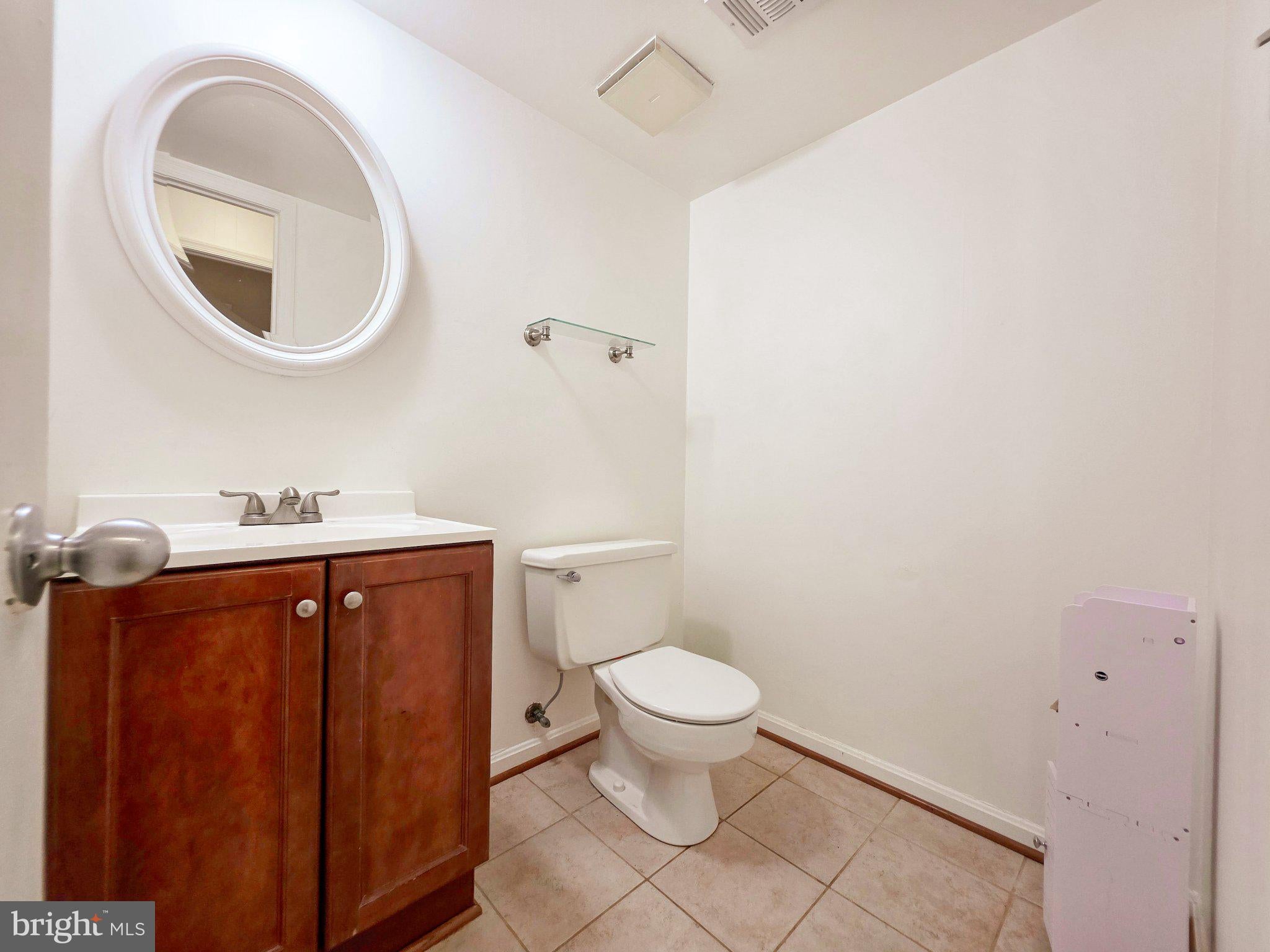 4221 N VALIANT COURT