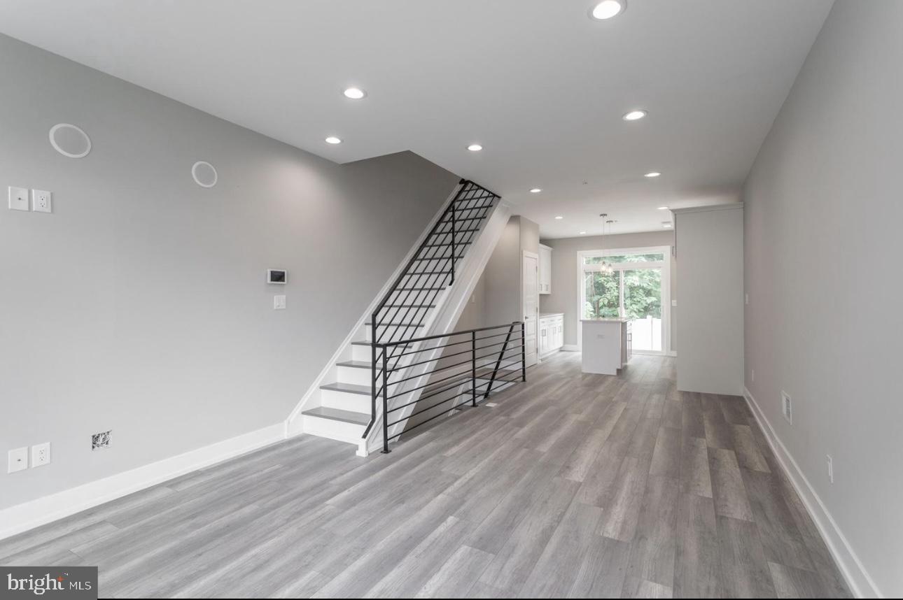 1425 S HANSON STREET