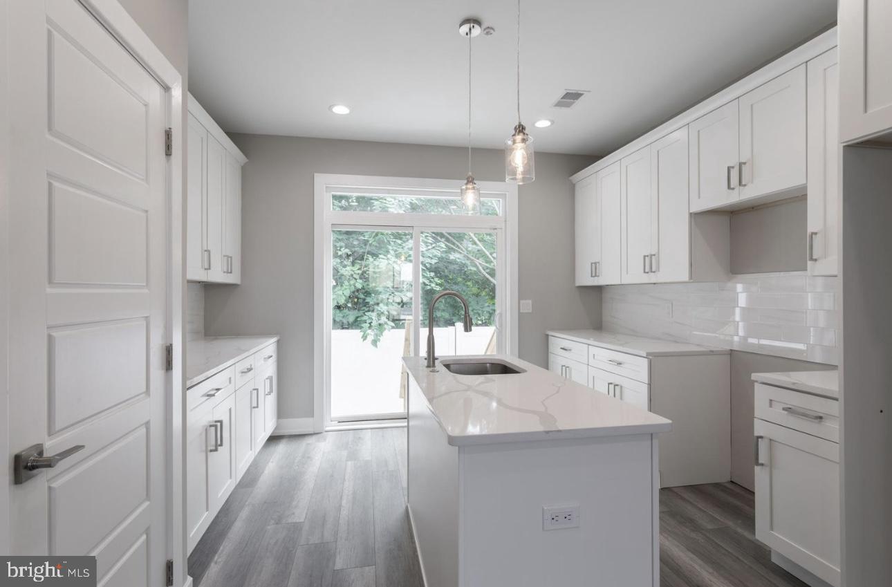 1425 S HANSON STREET