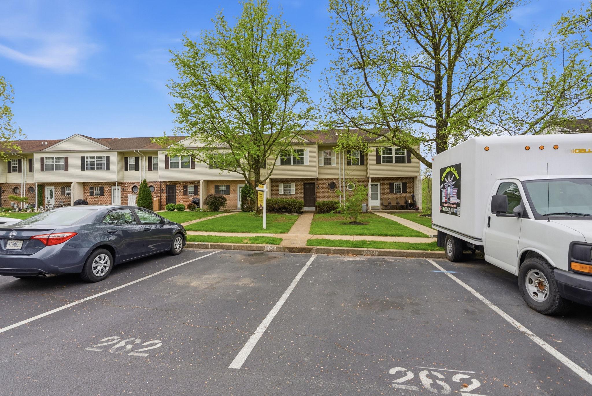 BEAVER RUN KNOLL - Residential