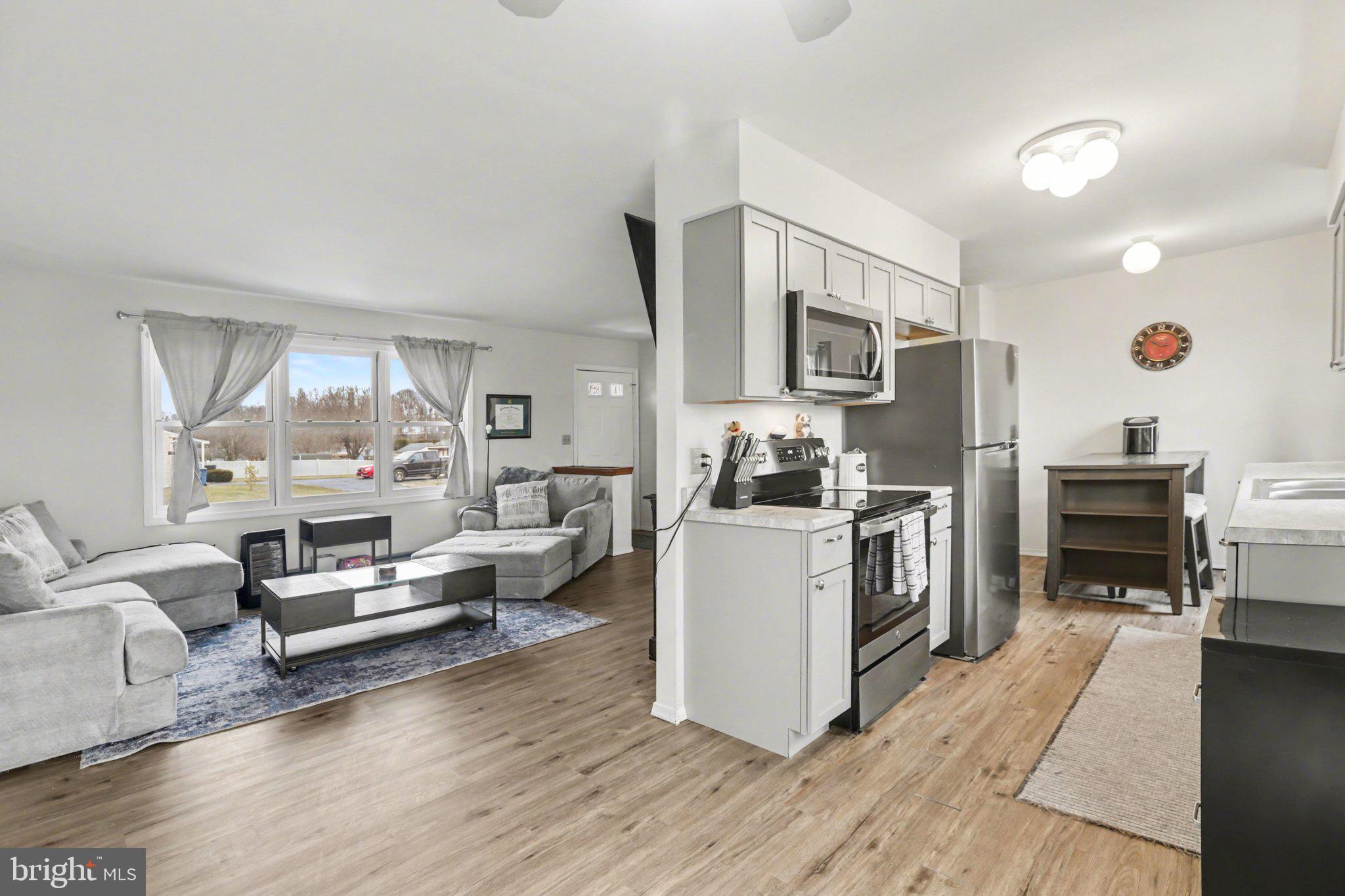 TWIN HILLS - Residential