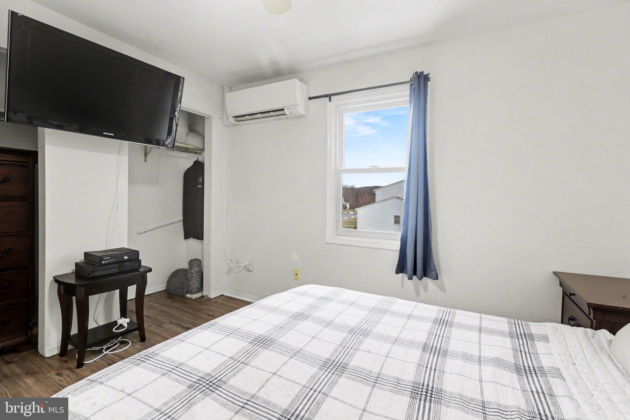 TWIN HILLS - Residential