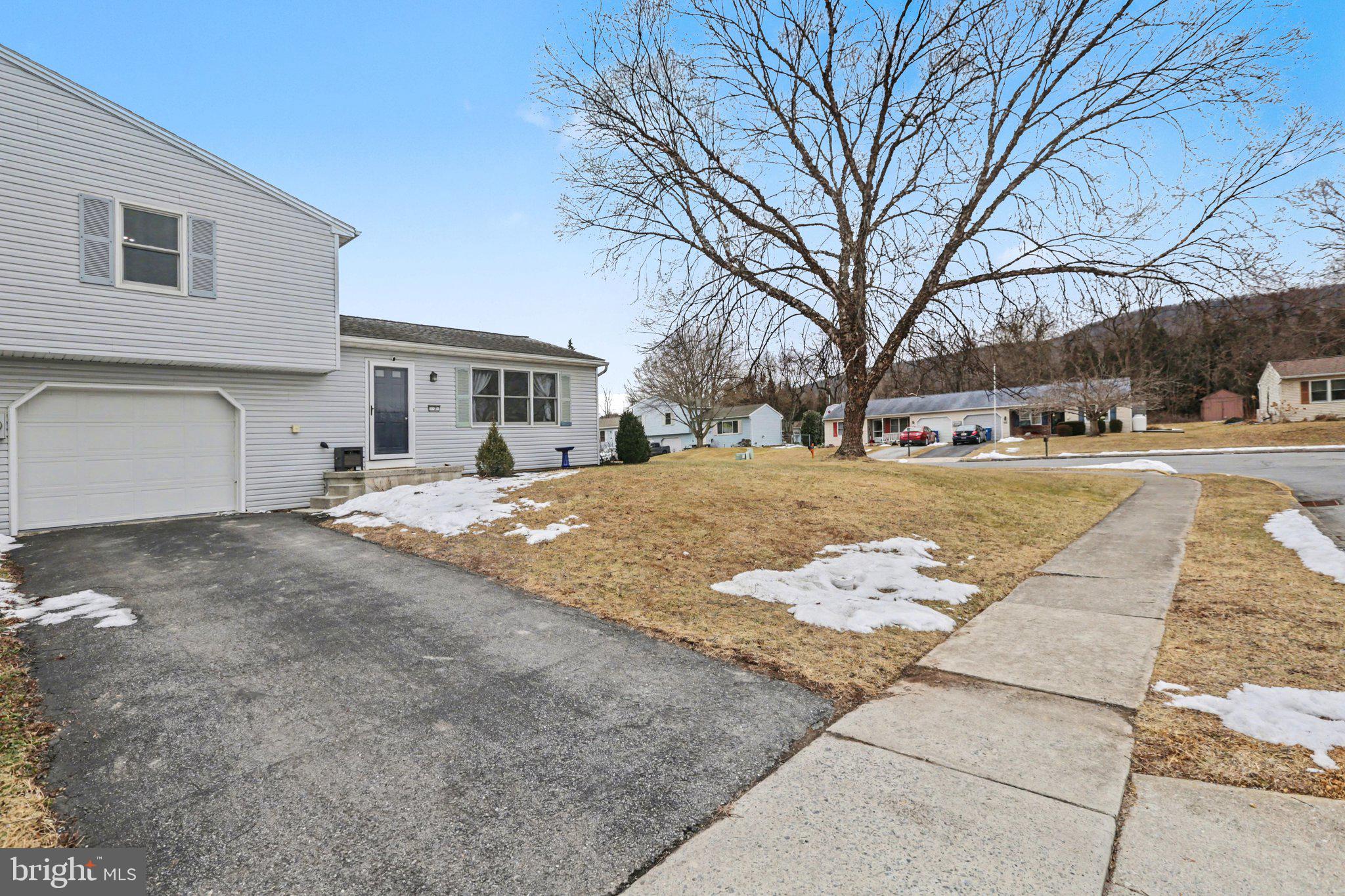 TWIN HILLS - Residential