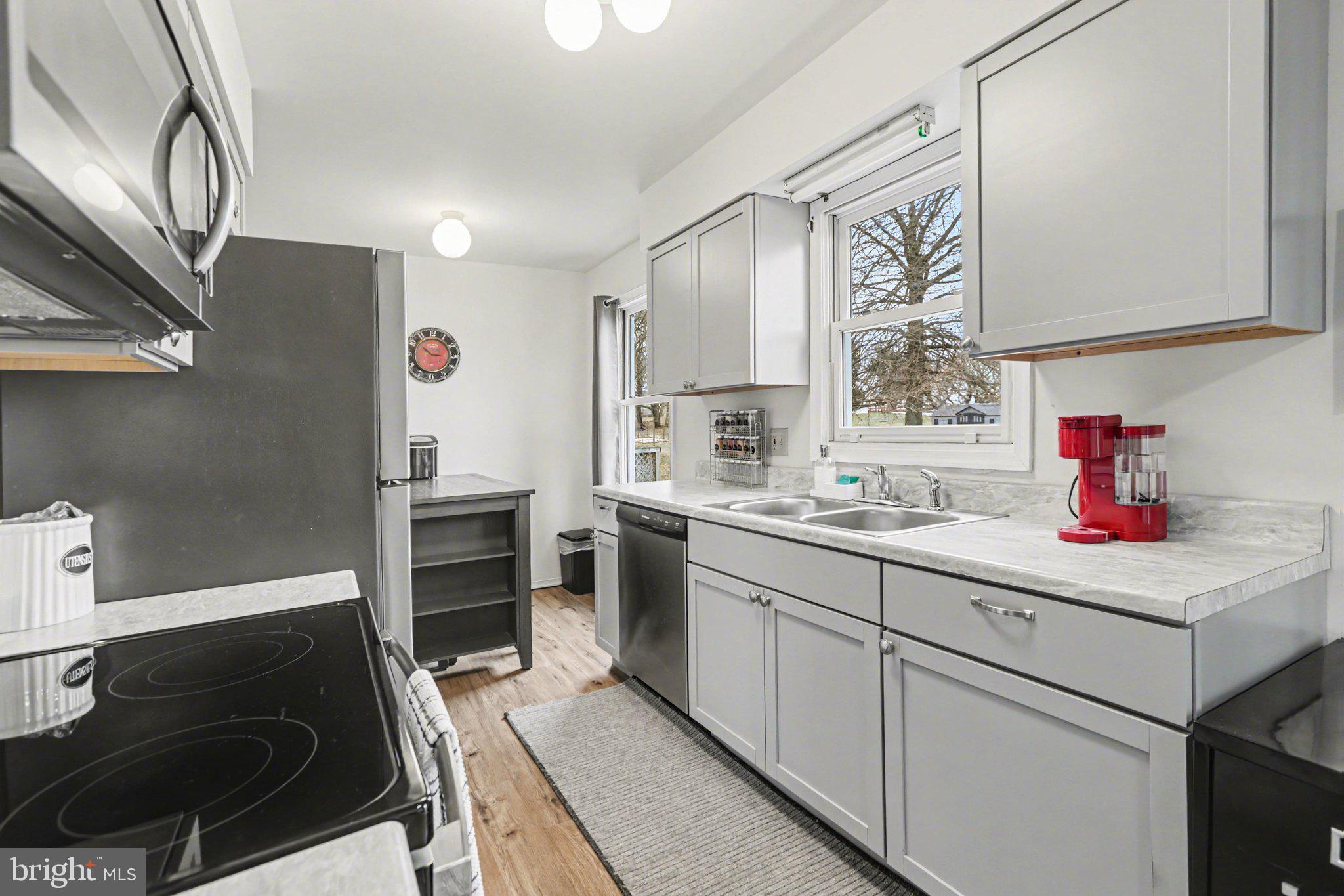 TWIN HILLS - Residential