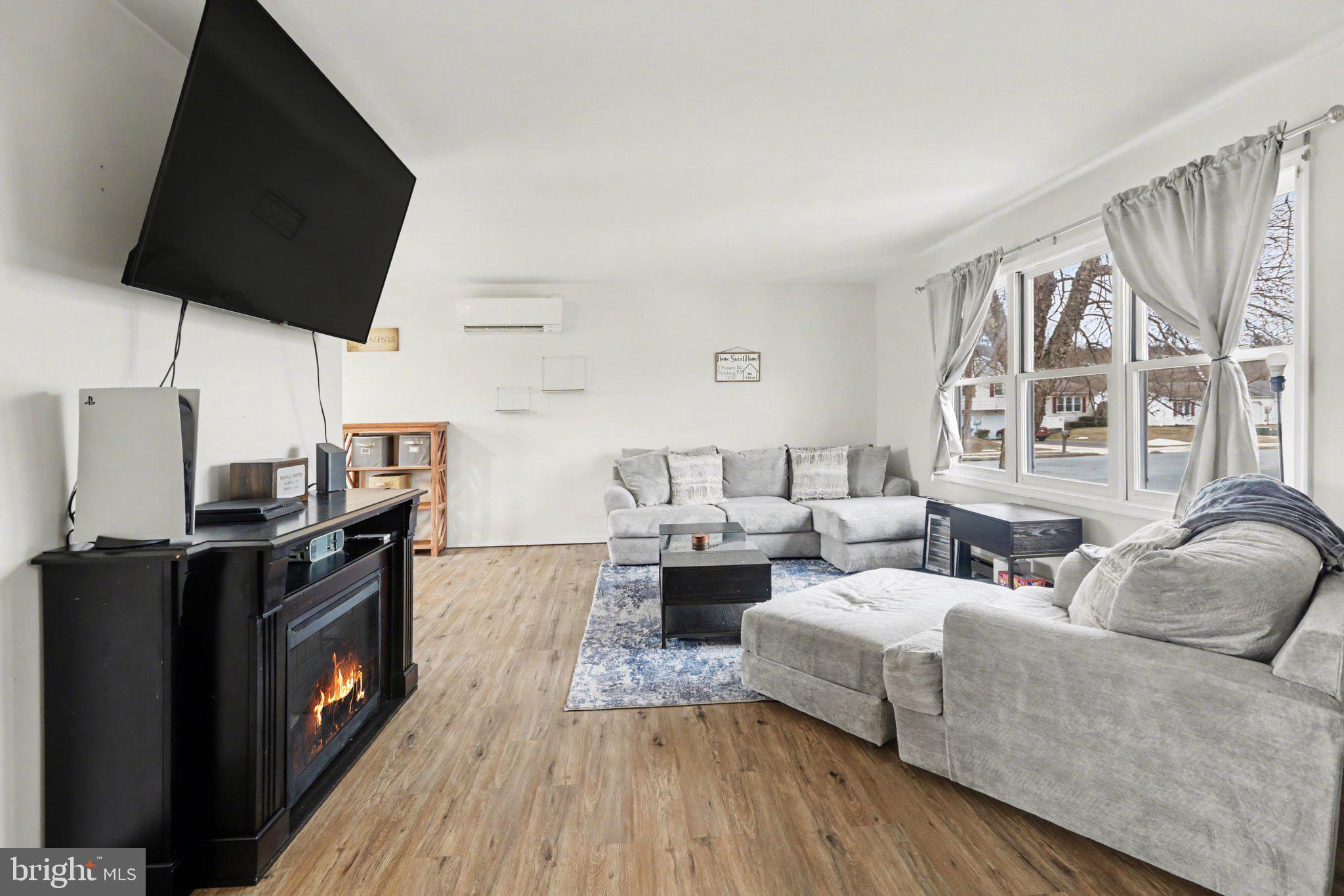 TWIN HILLS - Residential