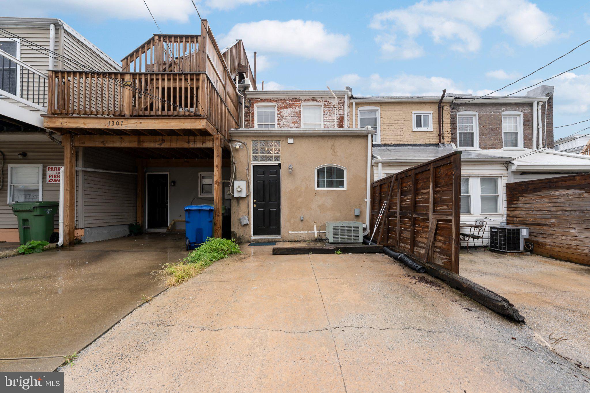 1305 CLARKSON STREET