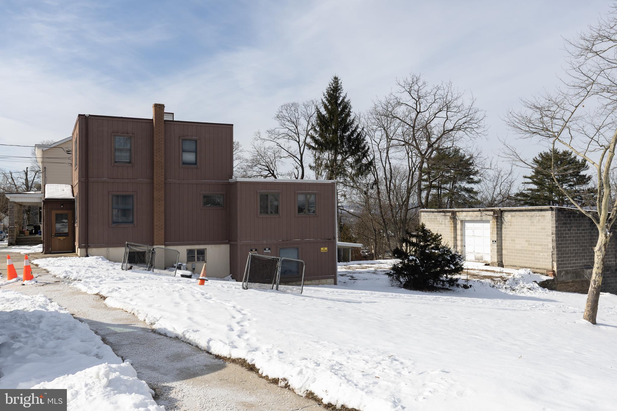 2042 MAHANTONGO STREET