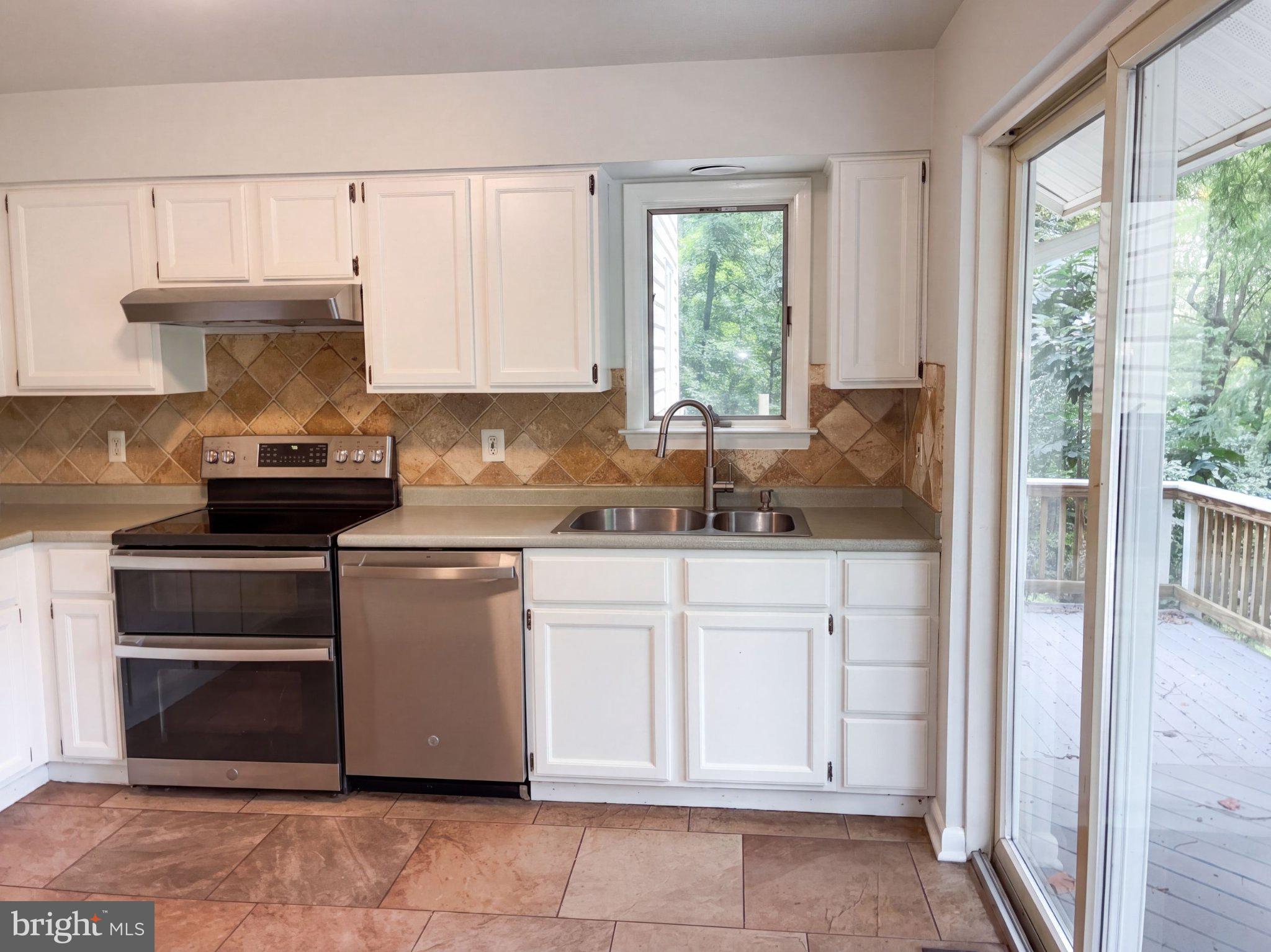 542 JONATHAN ROAD