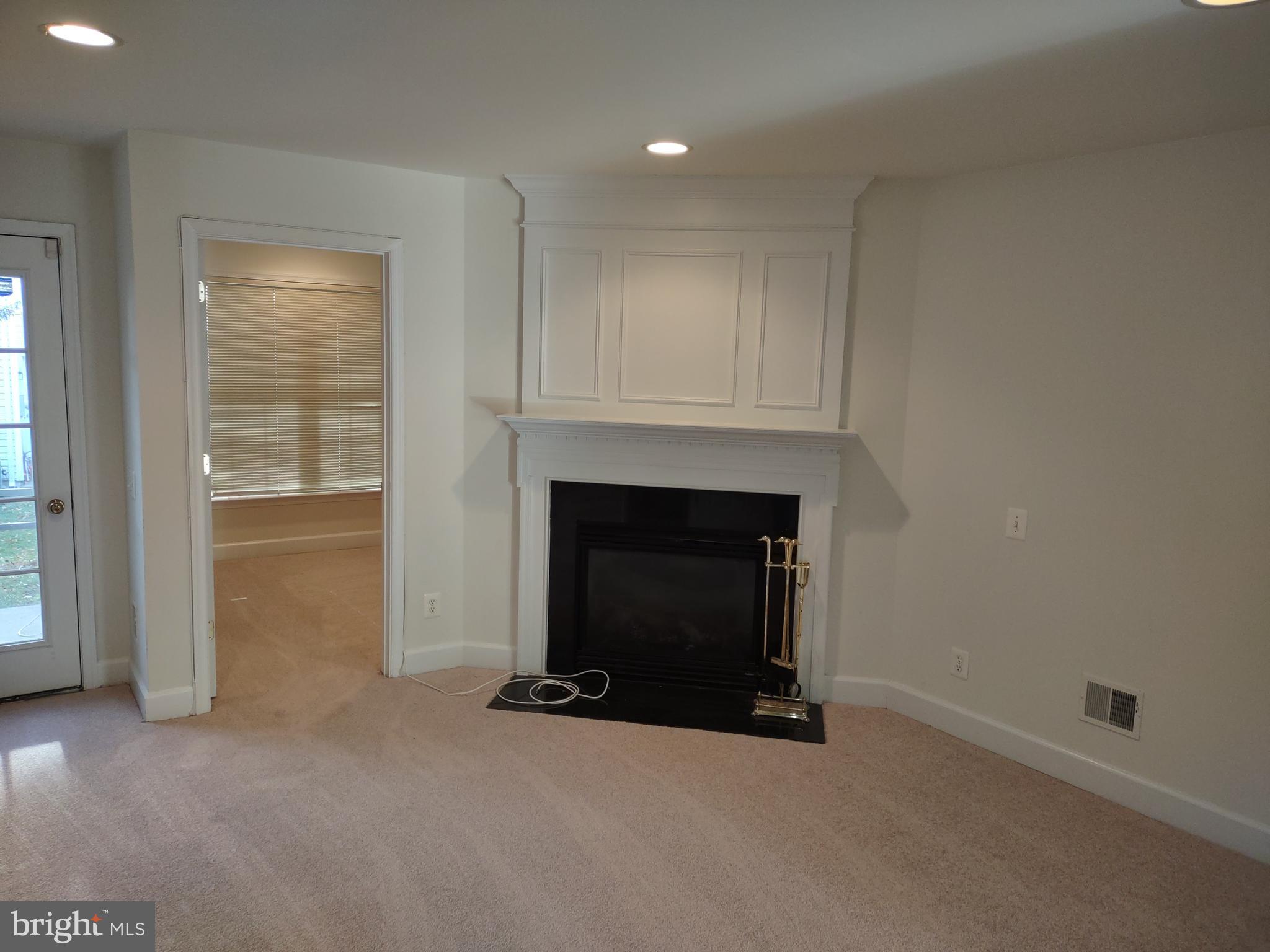 COPPERMINE CROSSING - Residential Lease