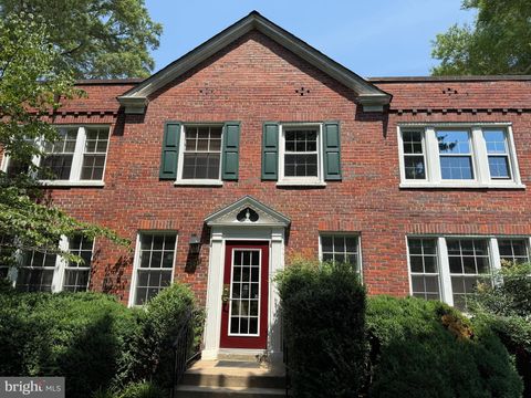 2011 KEY BOULEVARD 12599 ARLINGTON VA 22201