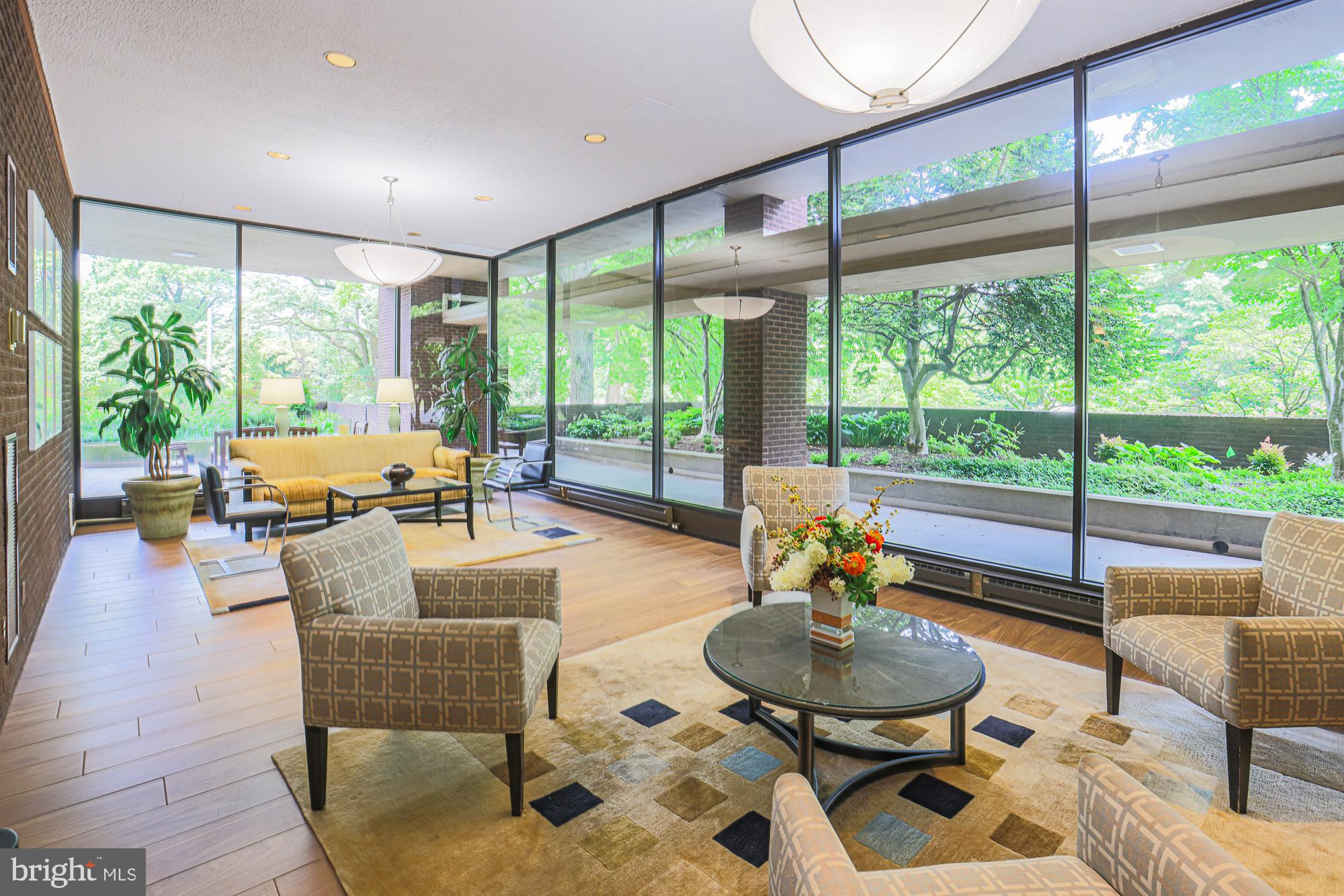 WINTHROP HOUSE - Residential