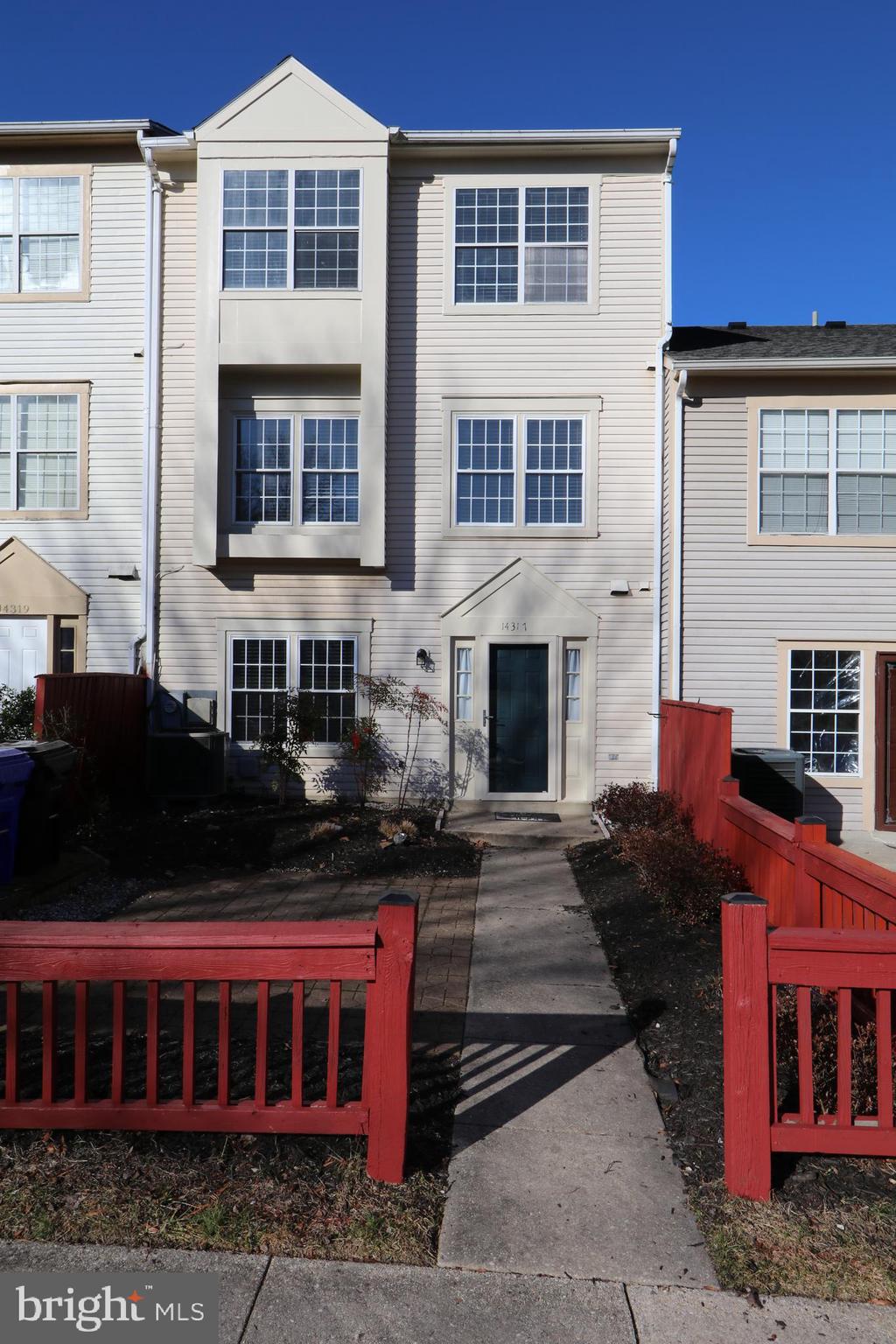 Lovely 3 bedroom 2.5 bath Townhouse, located in the established Laurel Lakes community. Featuring, Lovely Paint , Carpet and flooring, Kitchen with Stainless Steel appliances. Owners suite w large walk in closet. Contemporary style, Washer/Dryer, and close to transportation and shopping. Credit requirement 650+ Min, and income 104K+