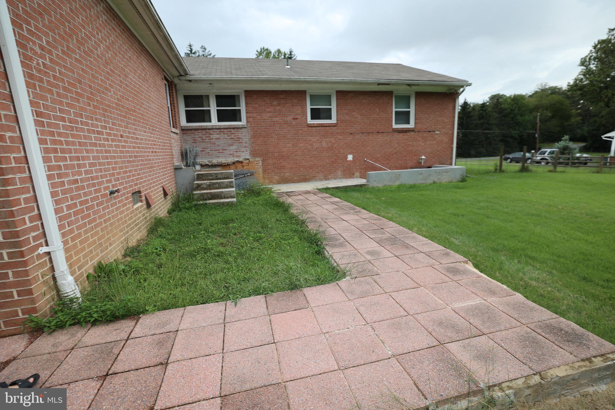 JEFFERSON KNOLLS - Residential Lease